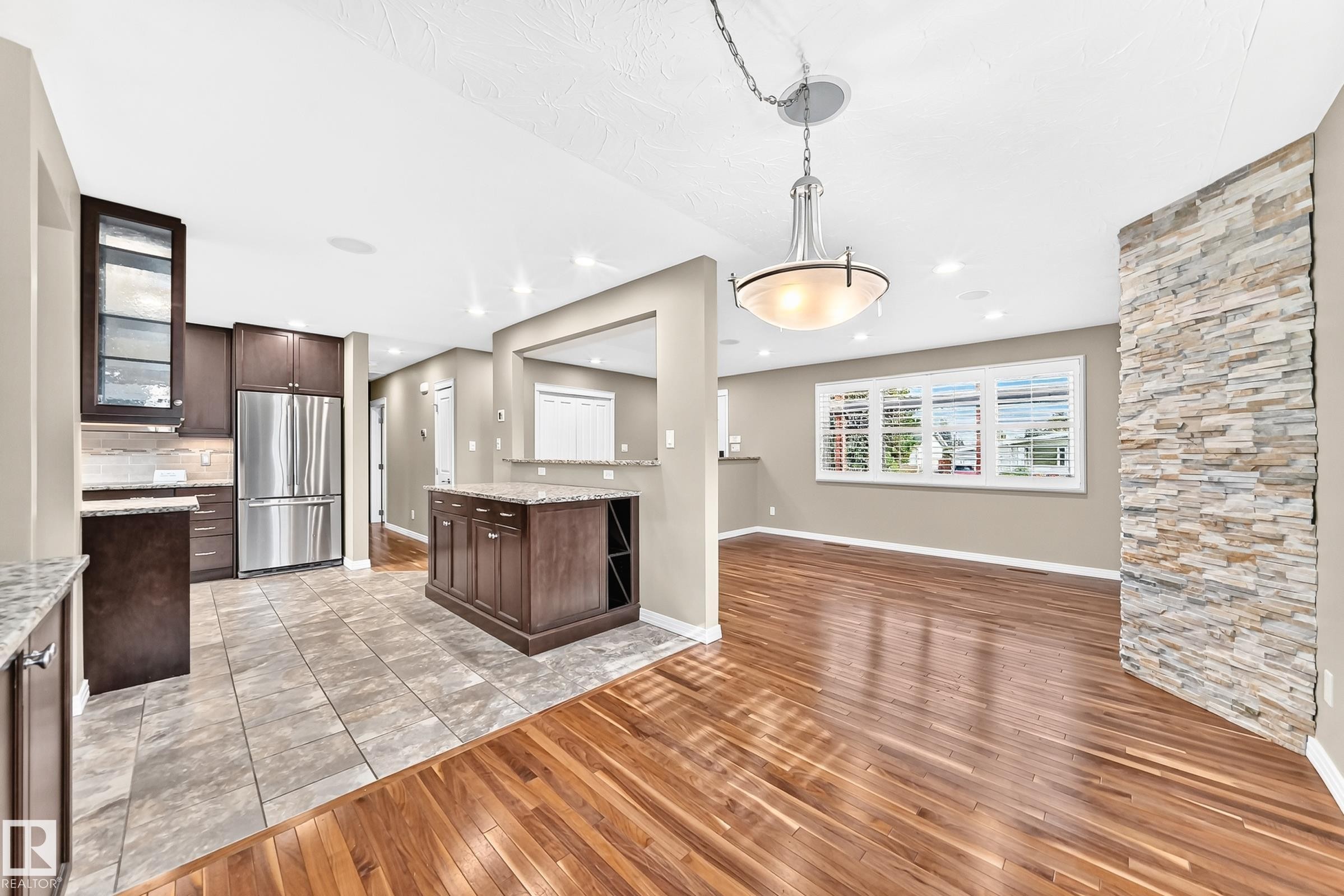 6307 92A Avenue Nw, Edmonton, AB