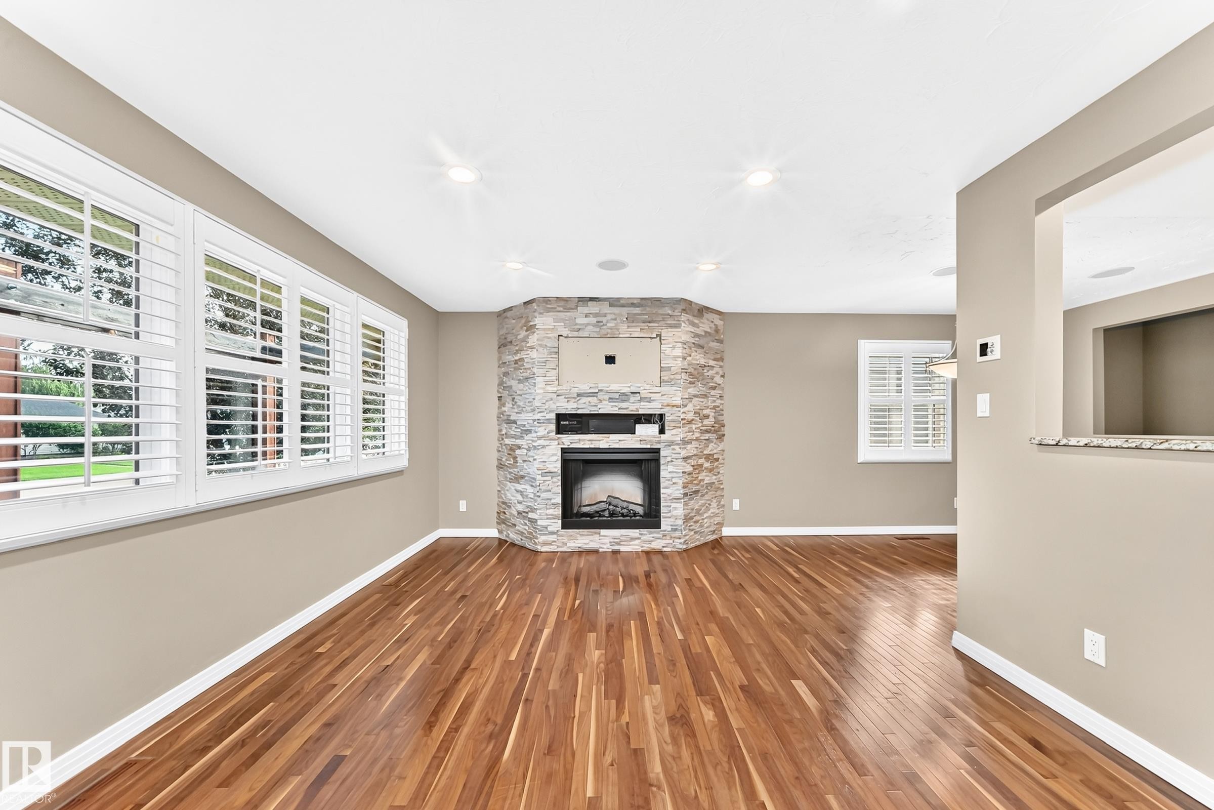 6307 92A Avenue Nw, Edmonton, AB