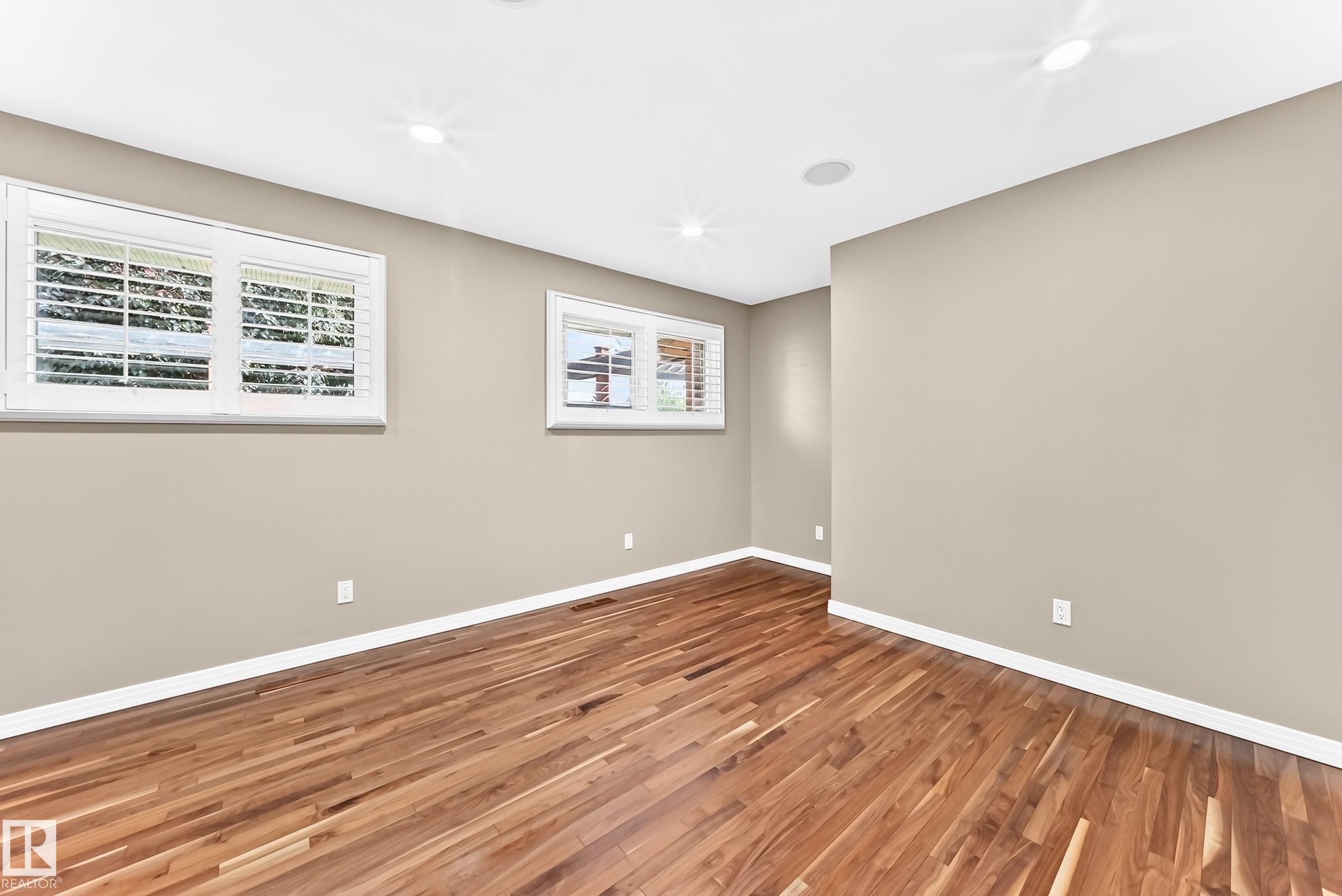 6307 92A Avenue Nw, Edmonton, AB