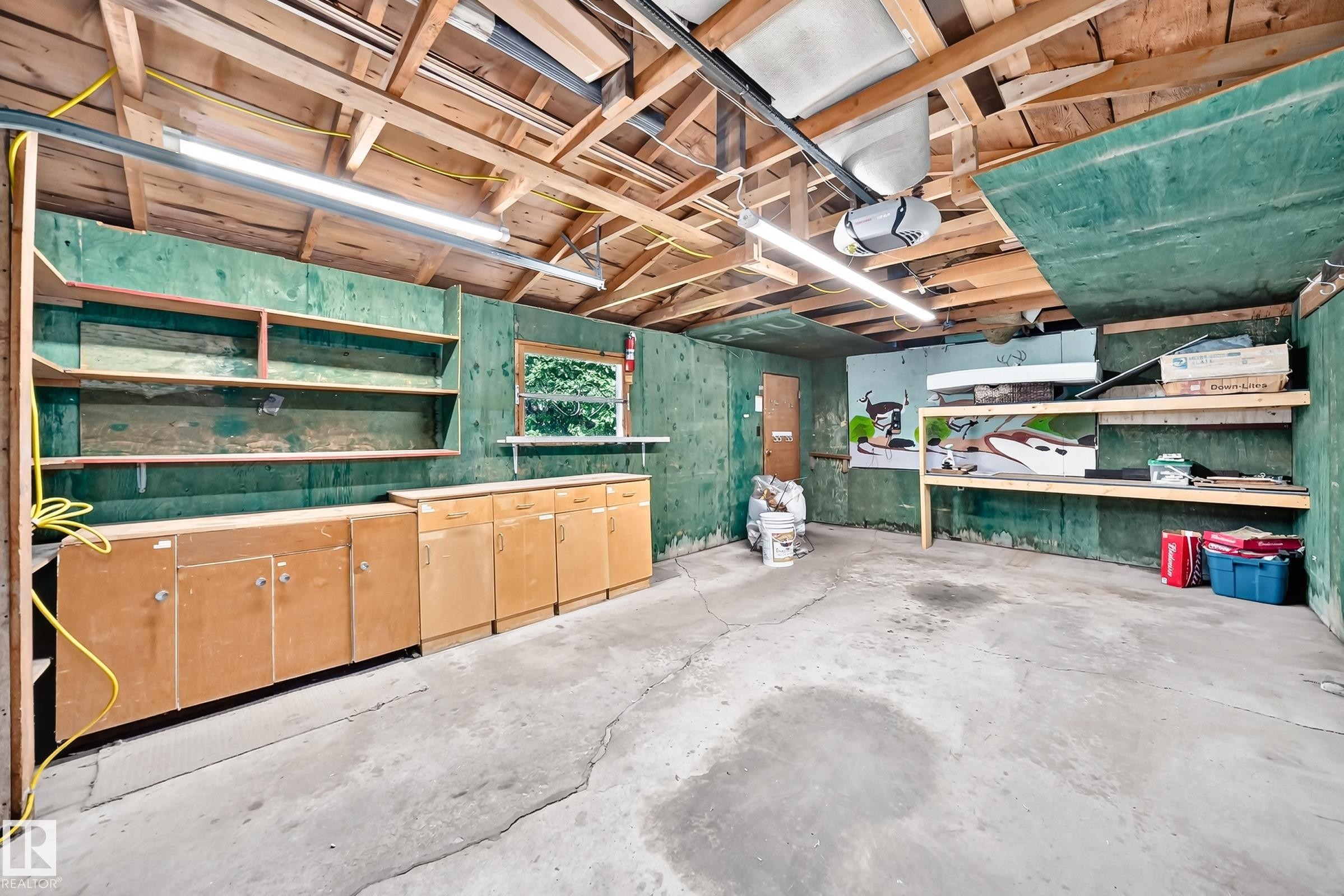 6307 92A Avenue Nw, Edmonton, AB