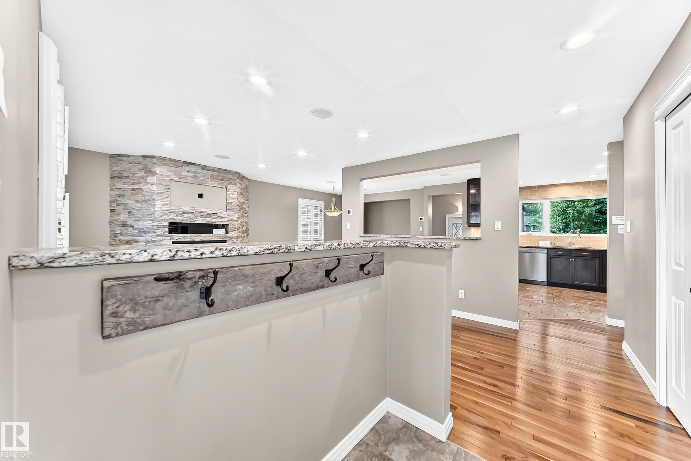 6307 92A Avenue Nw, Edmonton, AB