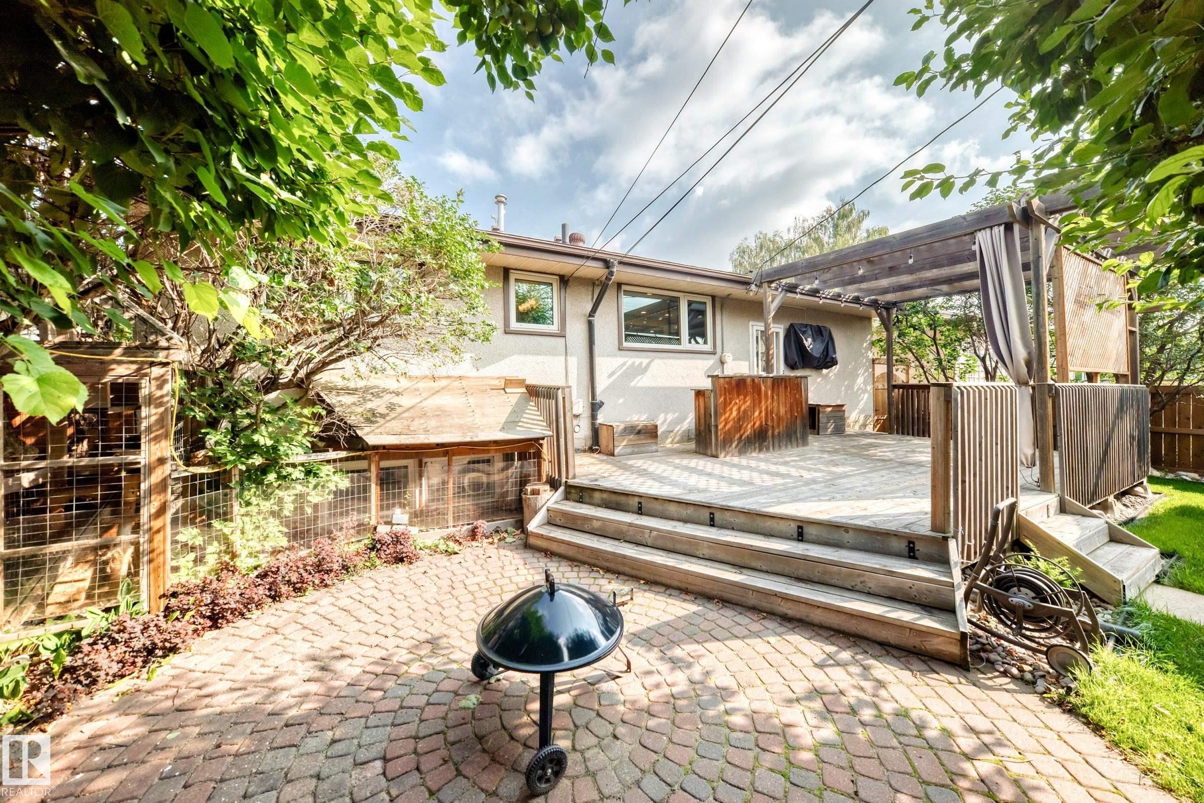 6307 92A Avenue Nw, Edmonton, AB