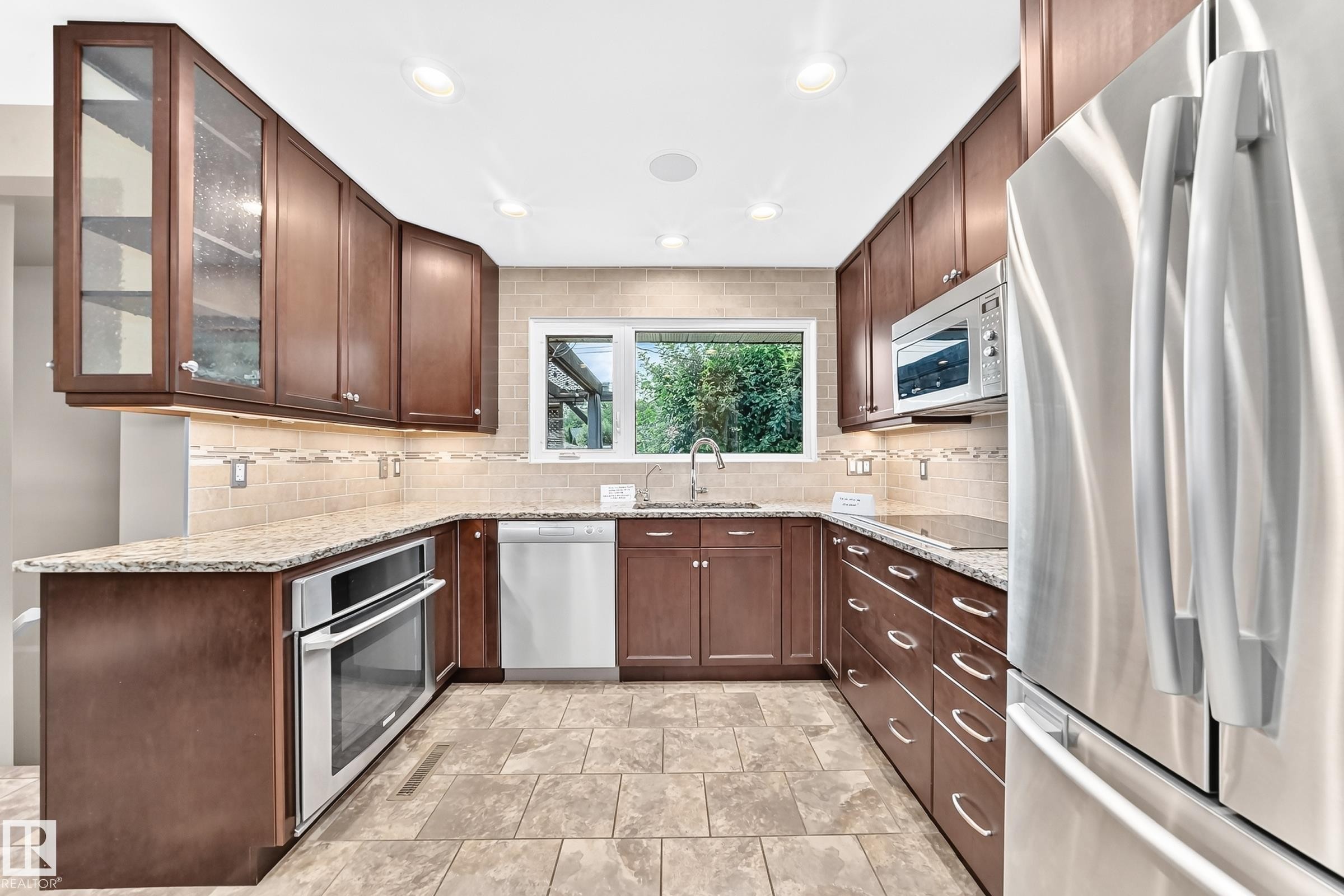 6307 92A Avenue Nw, Edmonton, AB