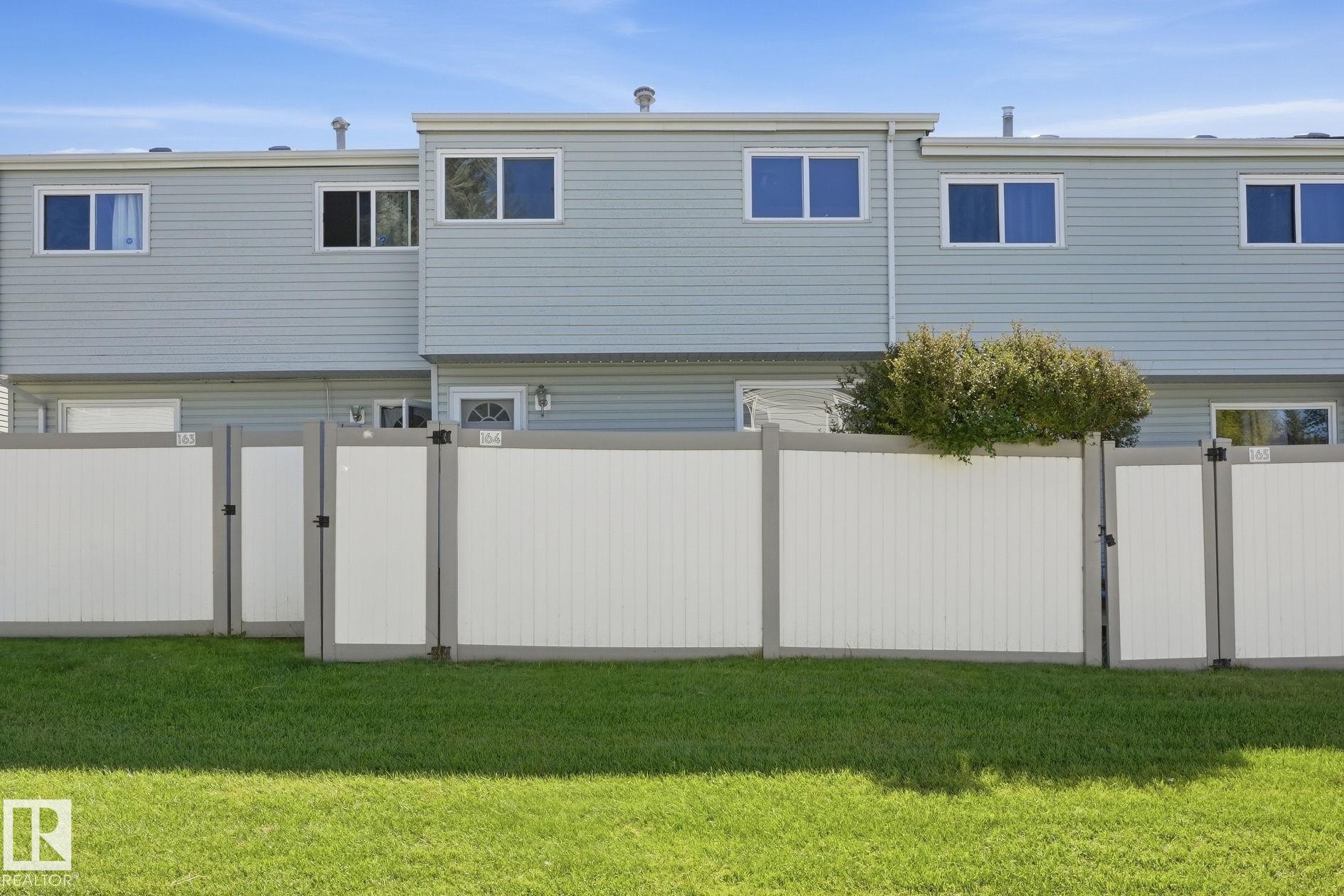 Vinyl siding exterior with multiple upper-level windows - 164 Dickinsfield Court Nw, Edmonton, AB