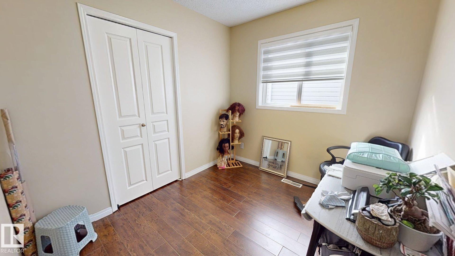15135 43 Street Nw, Edmonton, AB