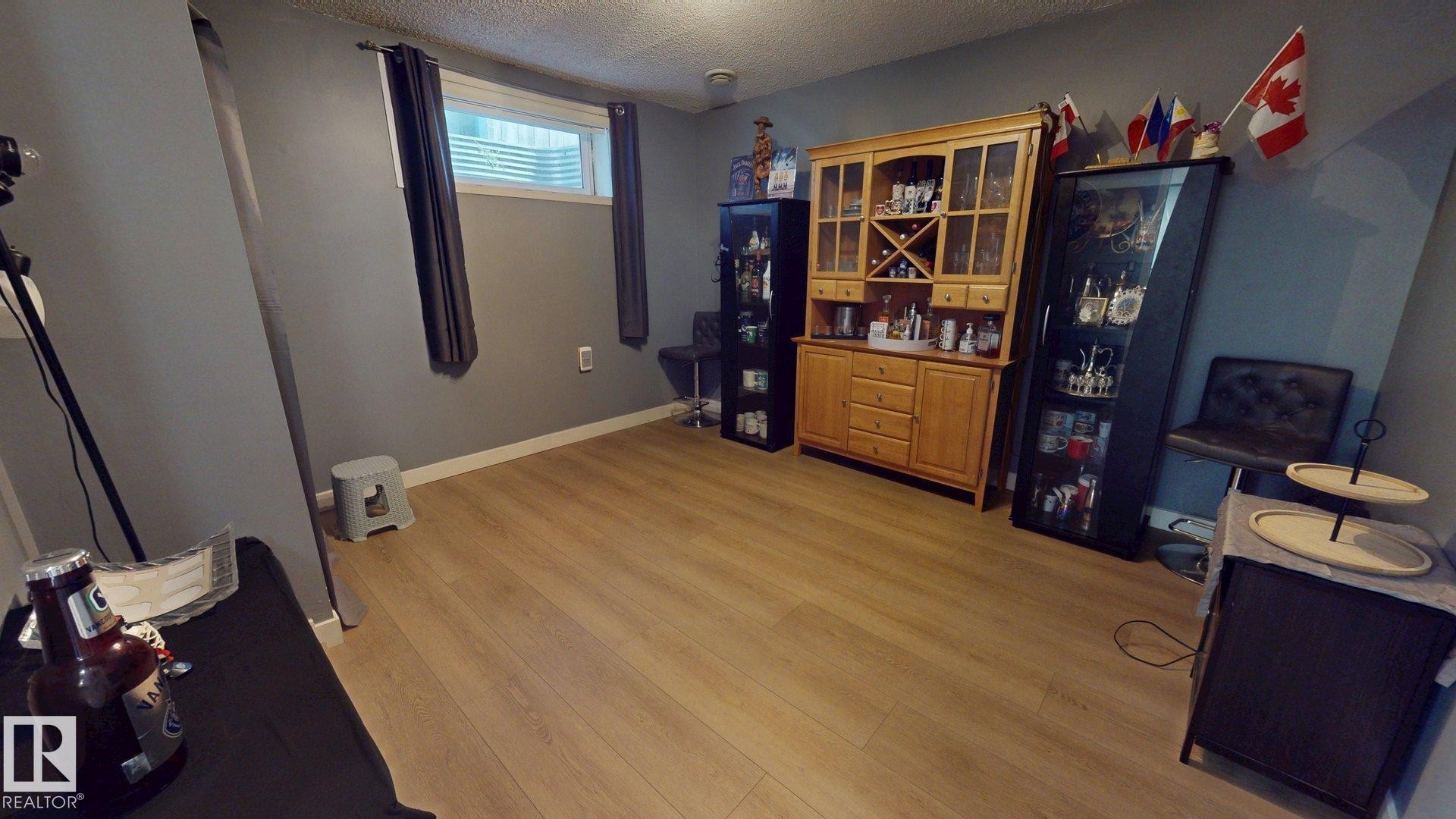 15135 43 Street Nw, Edmonton, AB