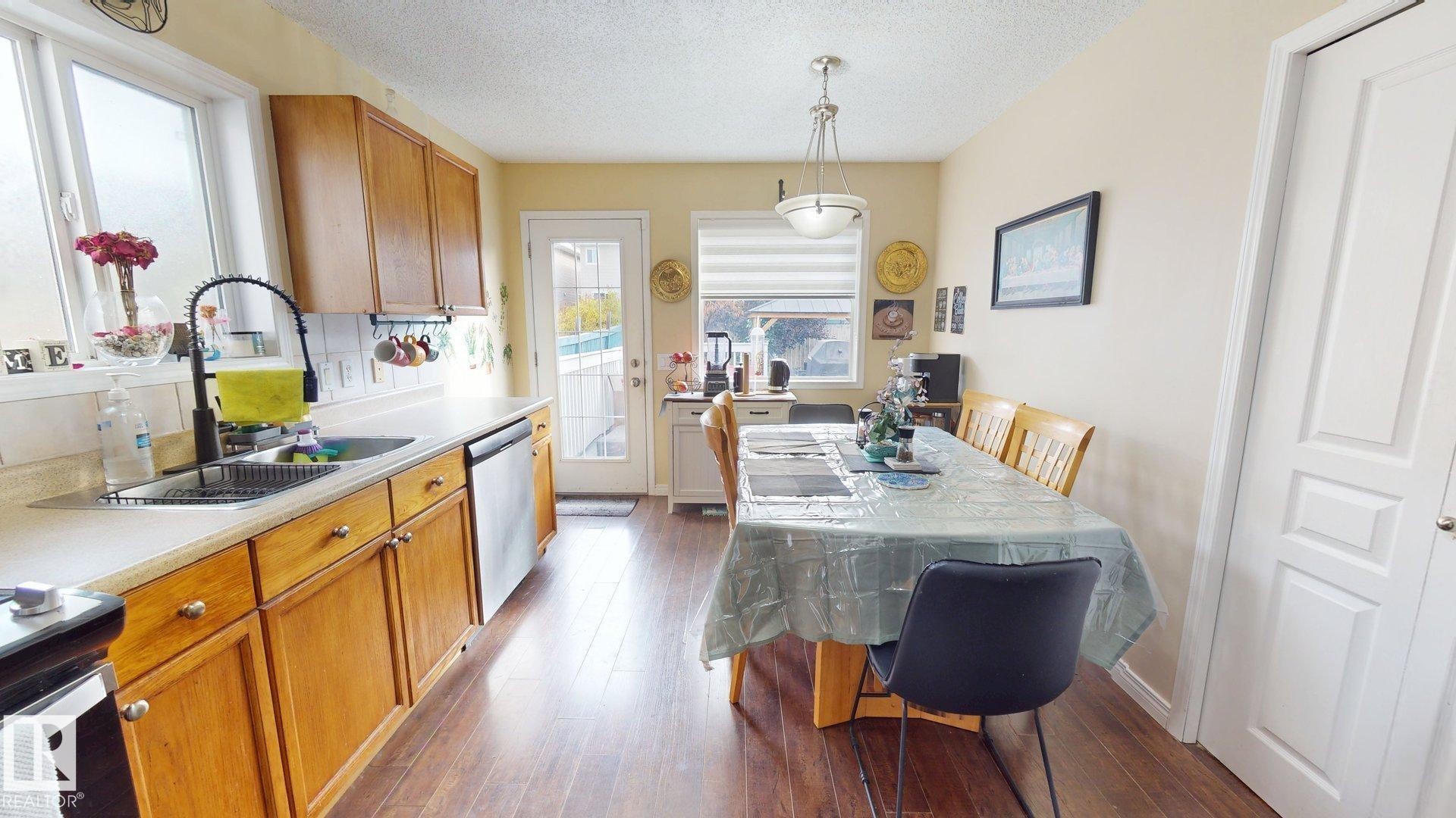 15135 43 Street Nw, Edmonton, AB