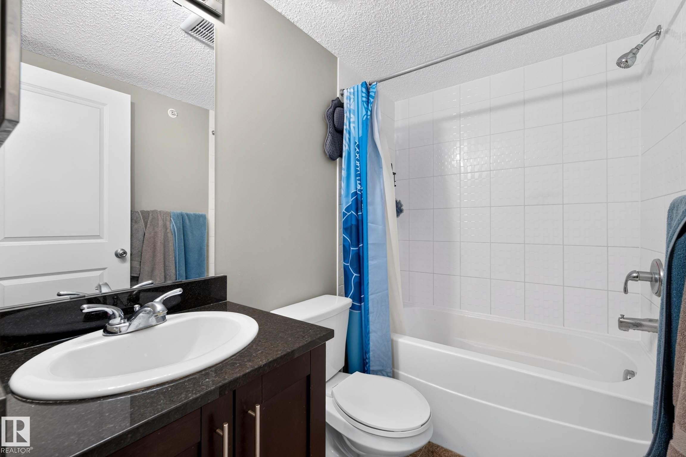White subway tile shower surround with integrated bathtub - #408 25 Element Dr, St. Albert, AB
