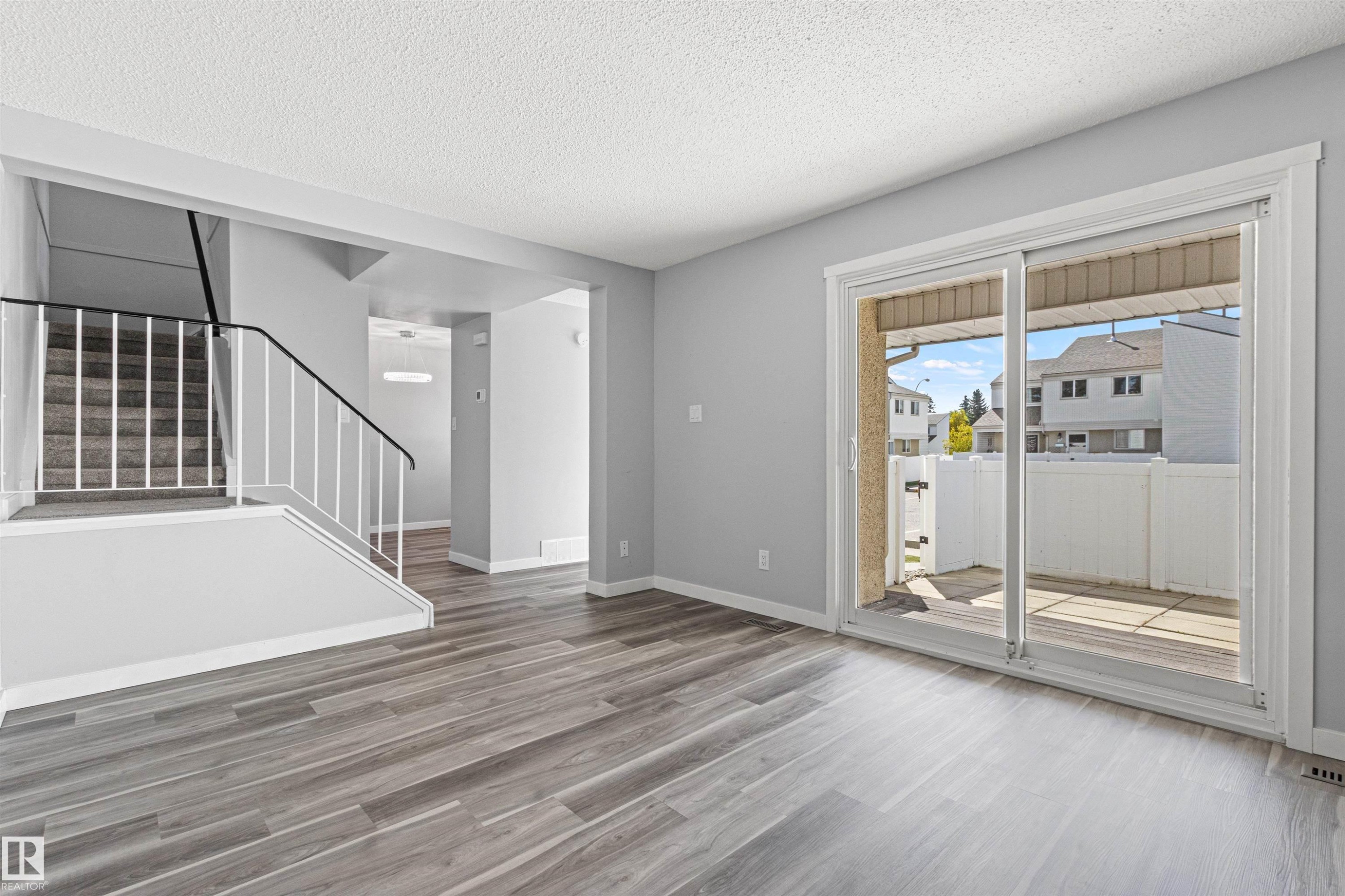 50 Woodvale Village Nw, Edmonton, AB