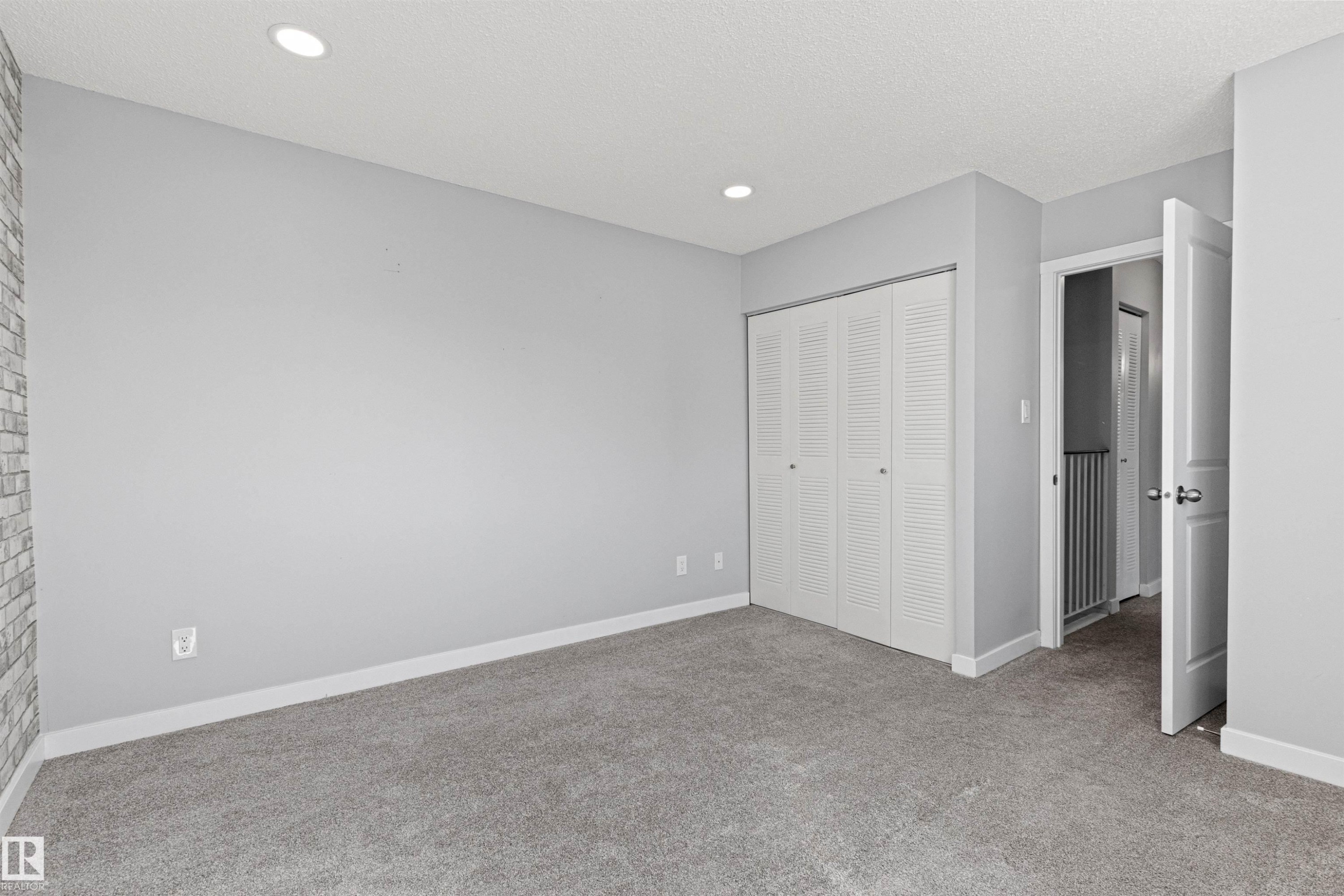 50 Woodvale Village Nw, Edmonton, AB