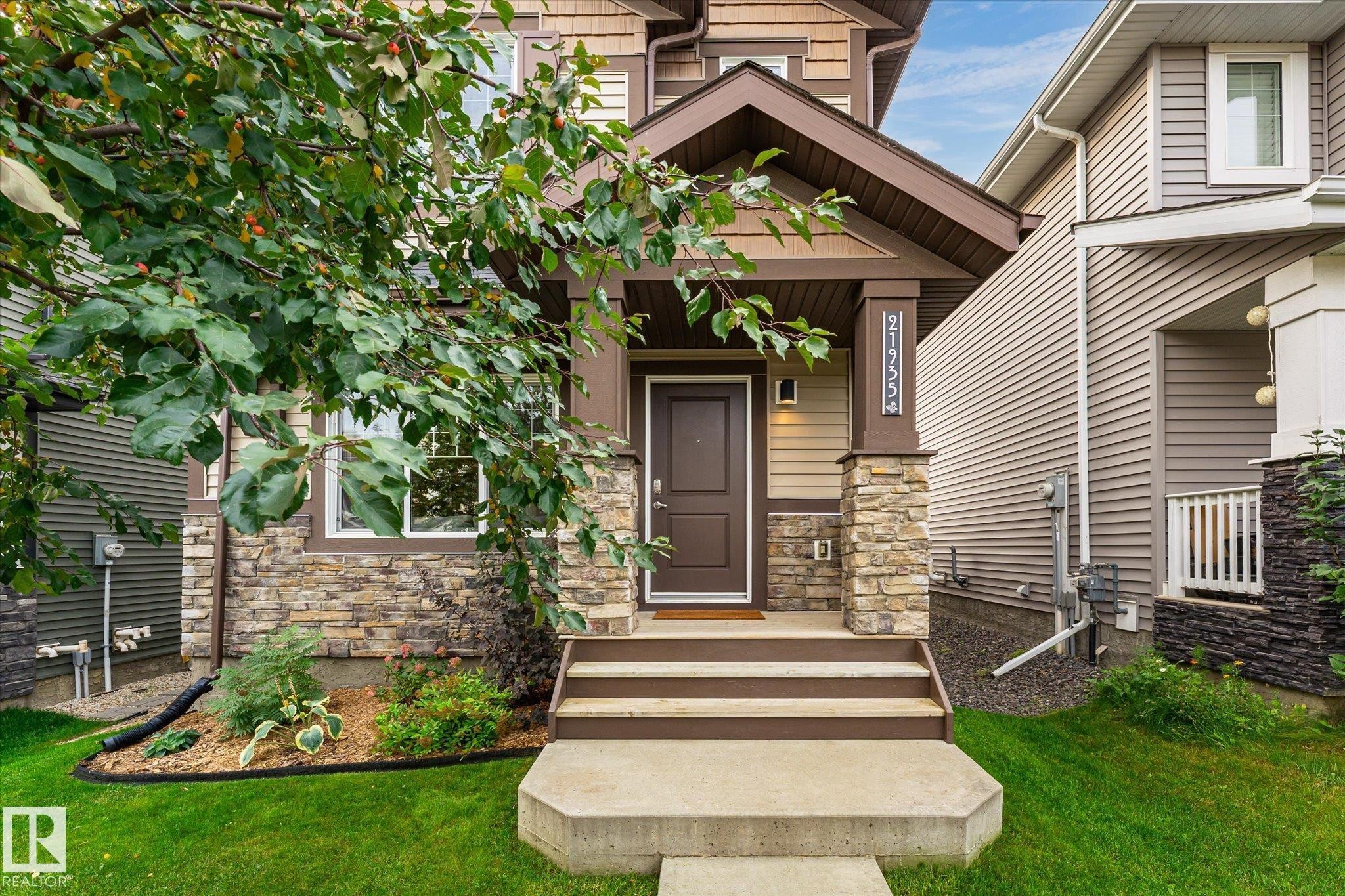 Stone accents on the exterior facade - 21935 91 Avenue Nw, Edmonton, AB