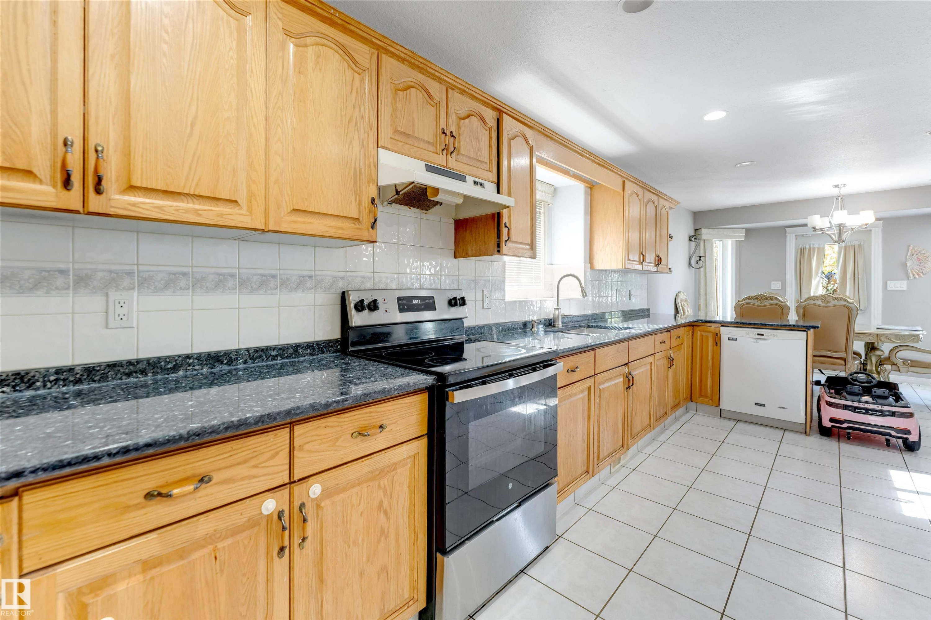 3738 28A Street Nw, Edmonton, AB