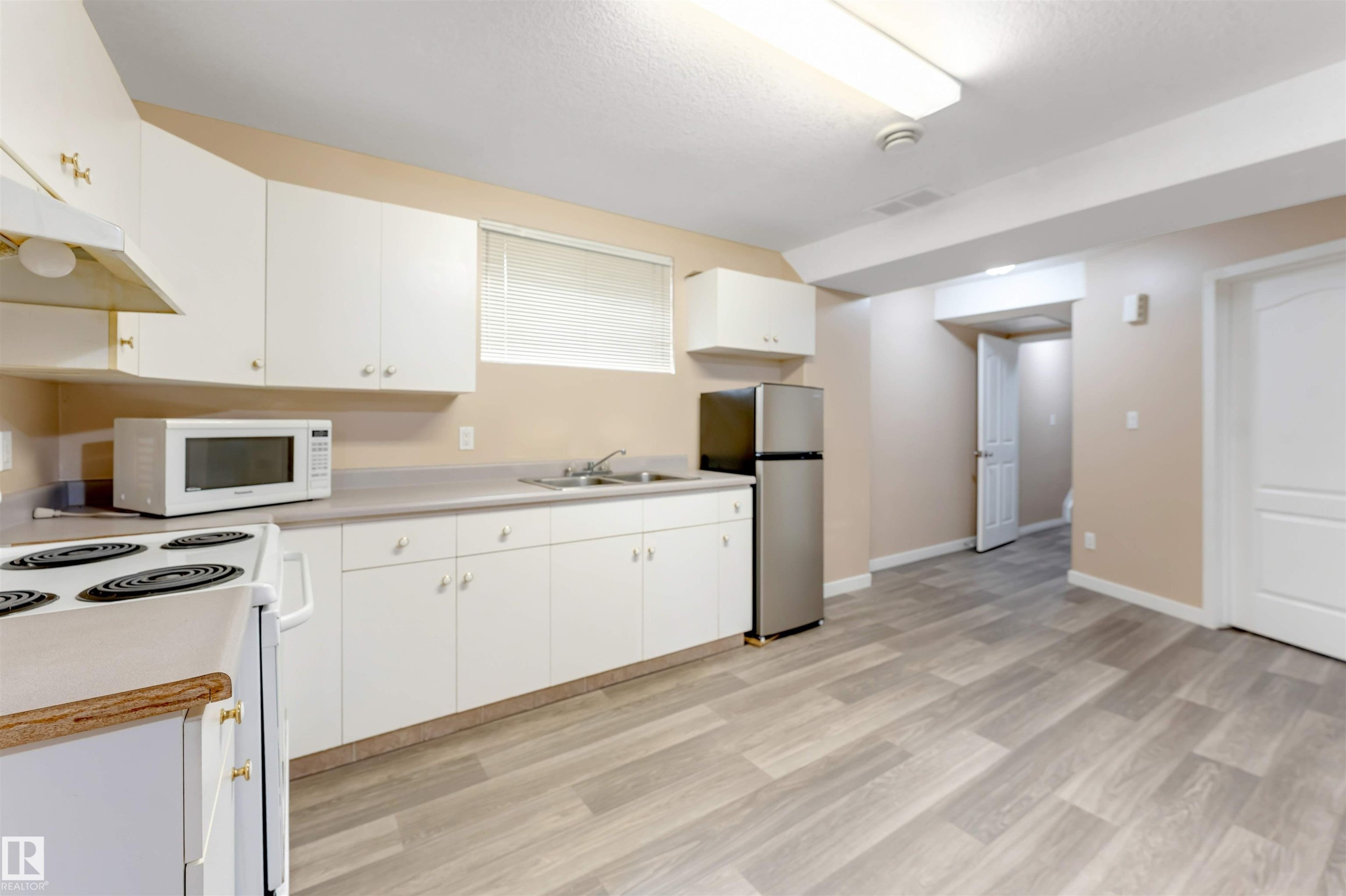 3738 28A Street Nw, Edmonton, AB