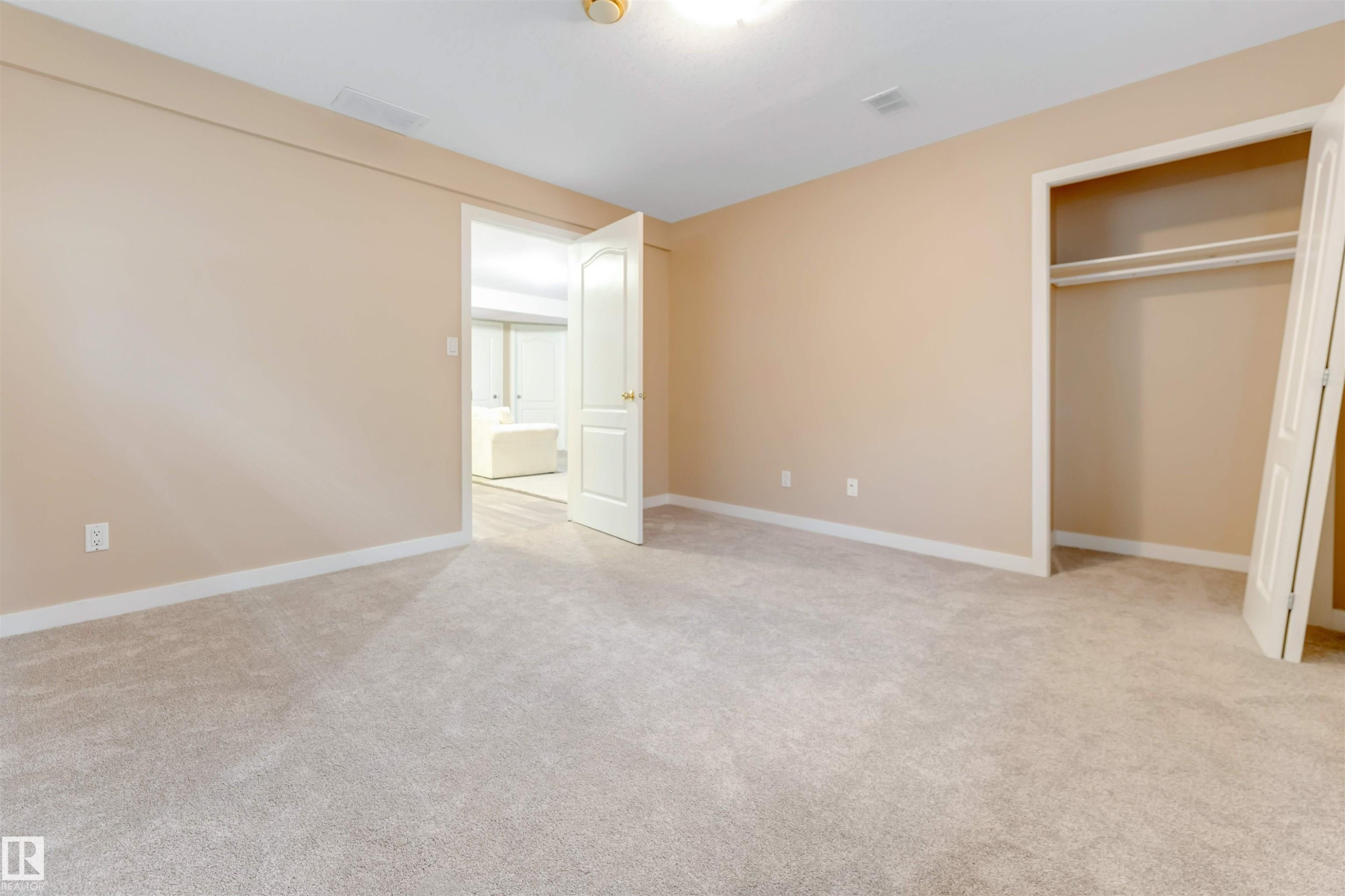 3738 28A Street Nw, Edmonton, AB
