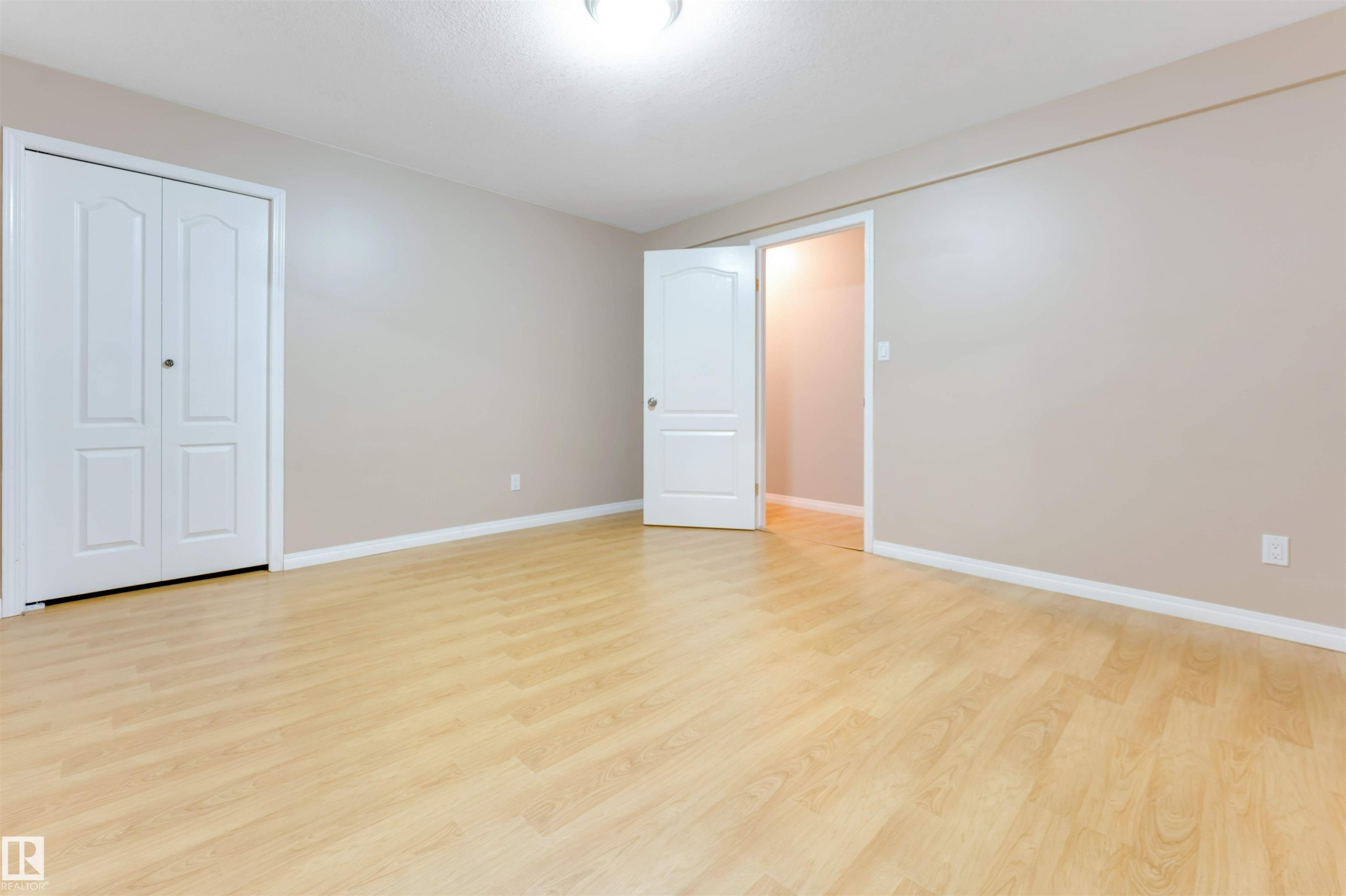 3738 28A Street Nw, Edmonton, AB