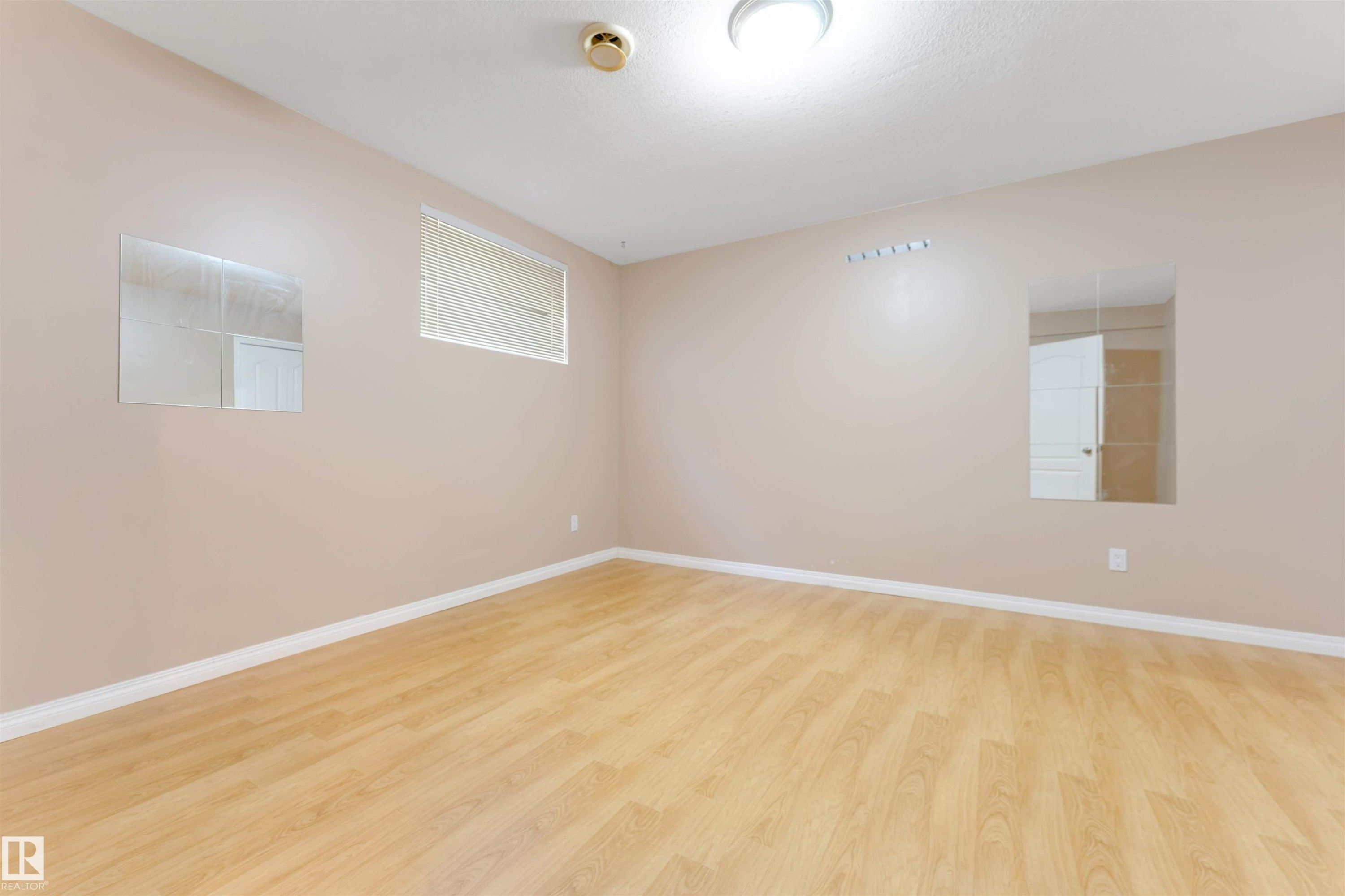 3738 28A Street Nw, Edmonton, AB