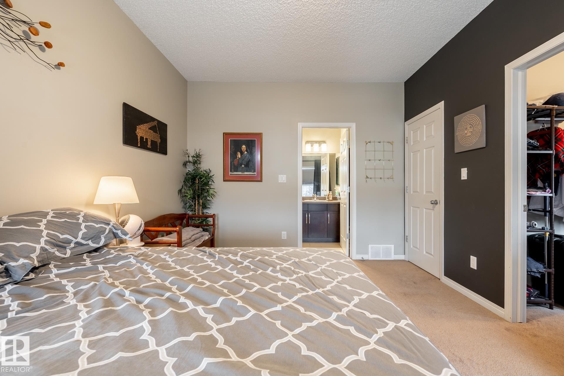 Neutral wall tones, accent wall, carpeted flooring, multi-panel interior door, and reach-in closet space - 2093 Chalmers Way Sw, Edmonton, AB