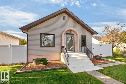 6 MONT CLARE Place   St. Albert, AB T8N 1K9