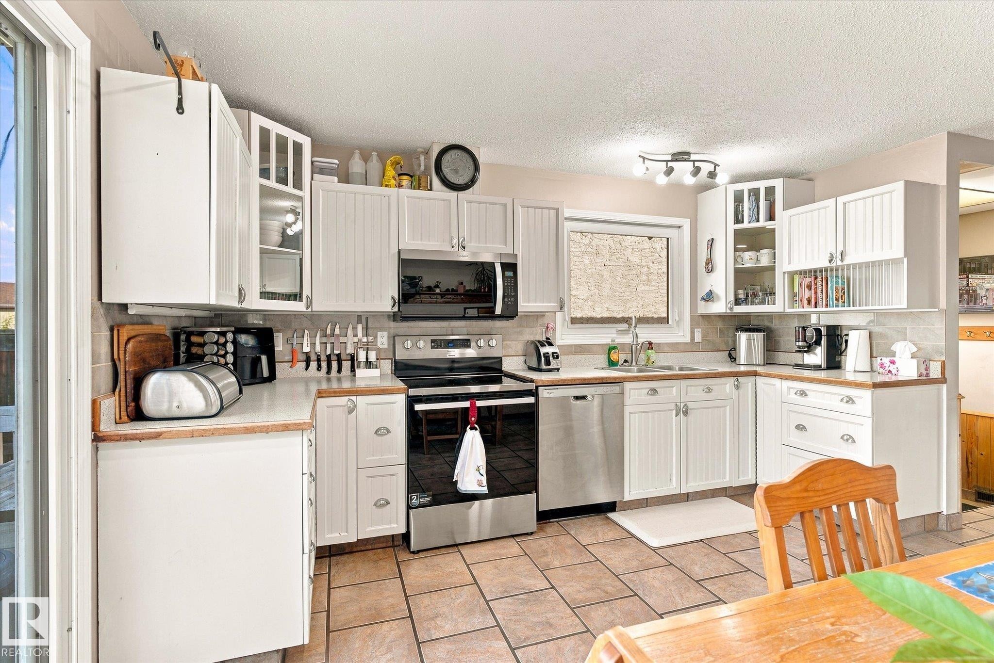 4328 38 Street Nw, Edmonton, AB