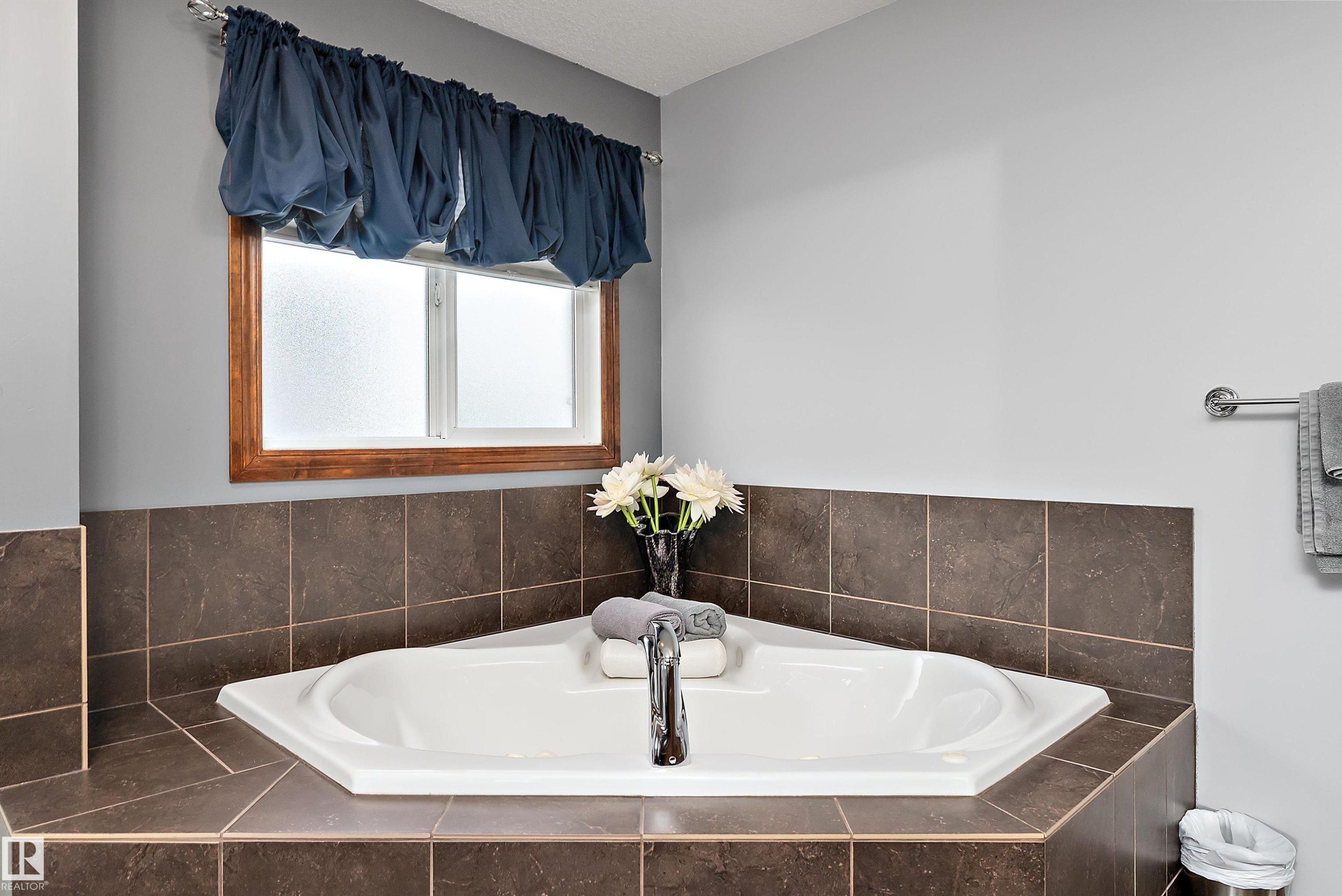 87 Lamplight Drive, Spruce Grove, AB