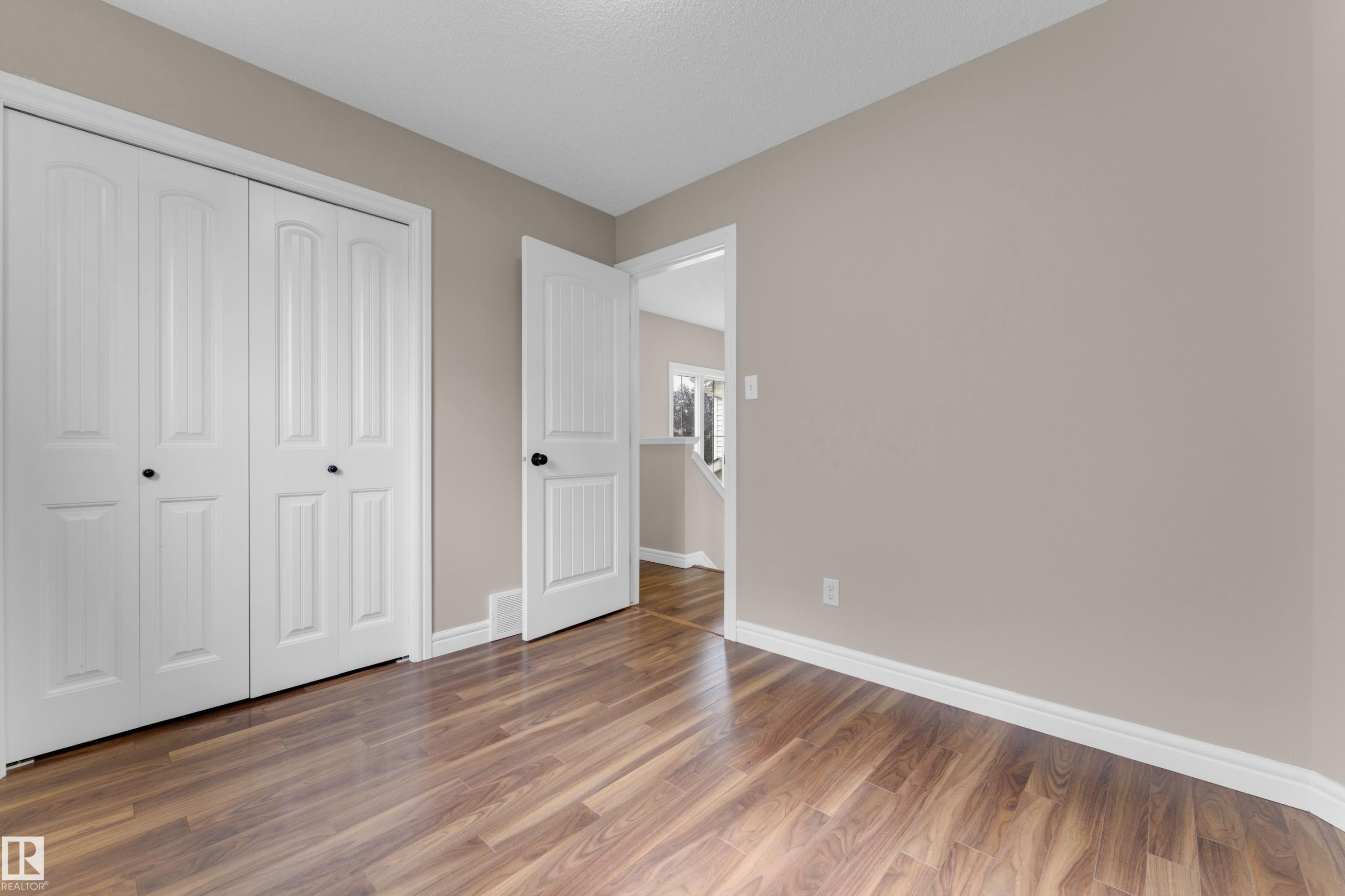 5608 17 Avenue Sw, Edmonton, AB