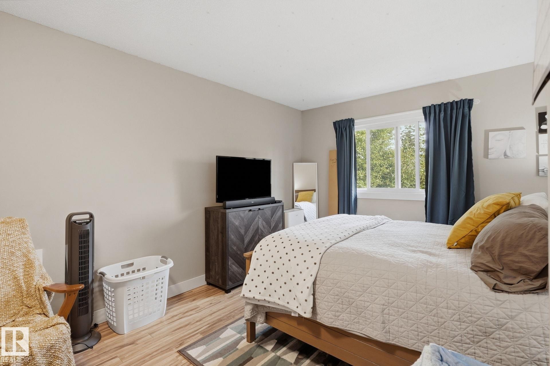 Wood-finish flooring with neutral wall paint - 5340 38A Avenue Nw, Edmonton, AB