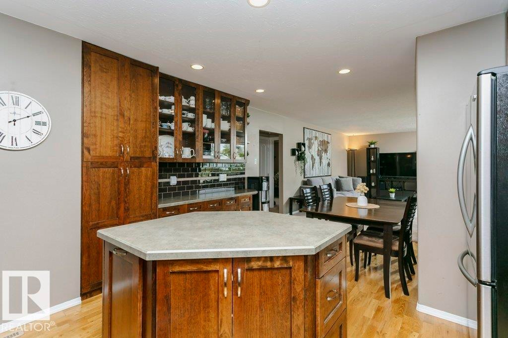 8104 162 Street Nw, Edmonton, AB