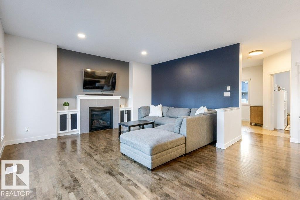 9056 Shaw Way Sw, Edmonton, AB