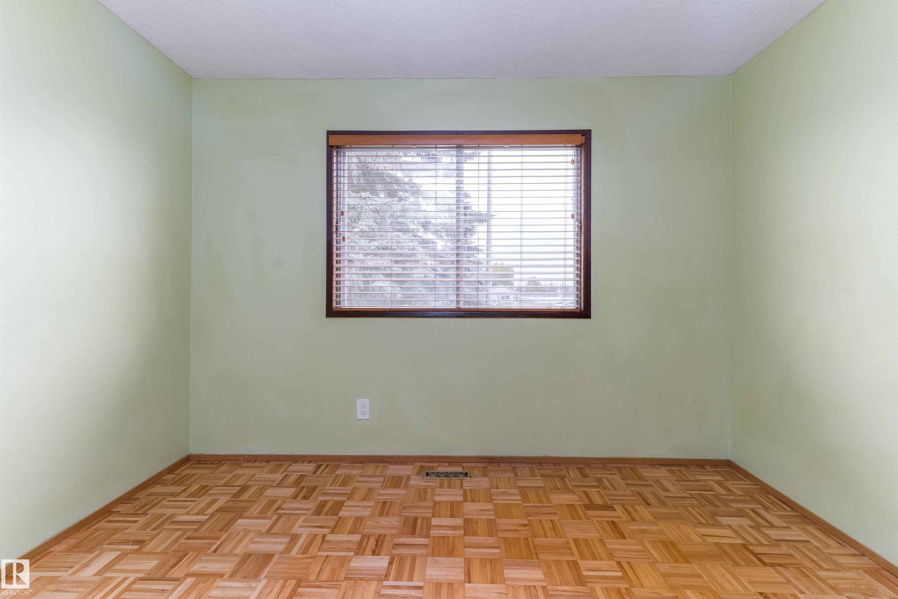 18739 72 Avenue Nw, Edmonton, AB