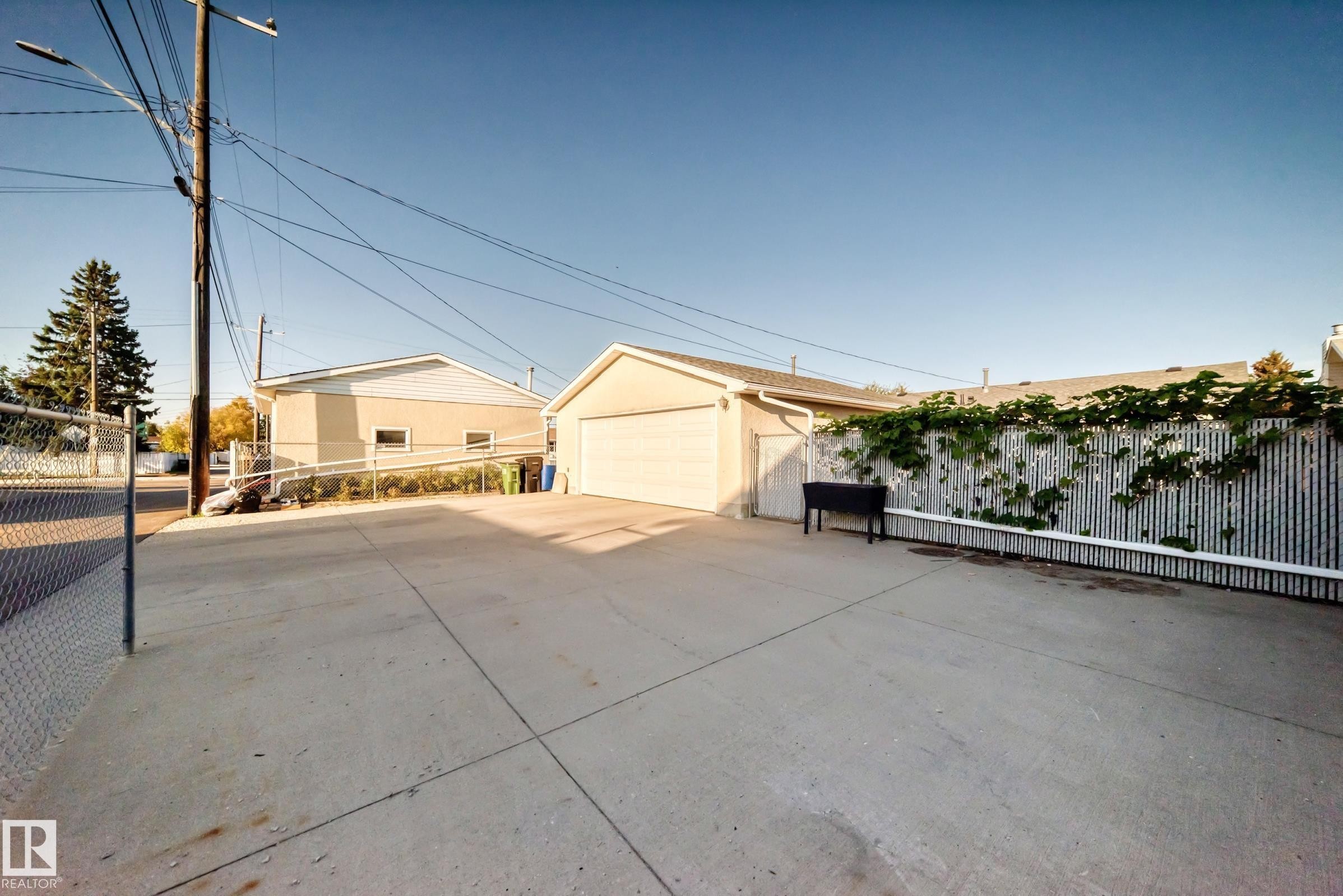 9828 164 Street Nw, Edmonton, AB