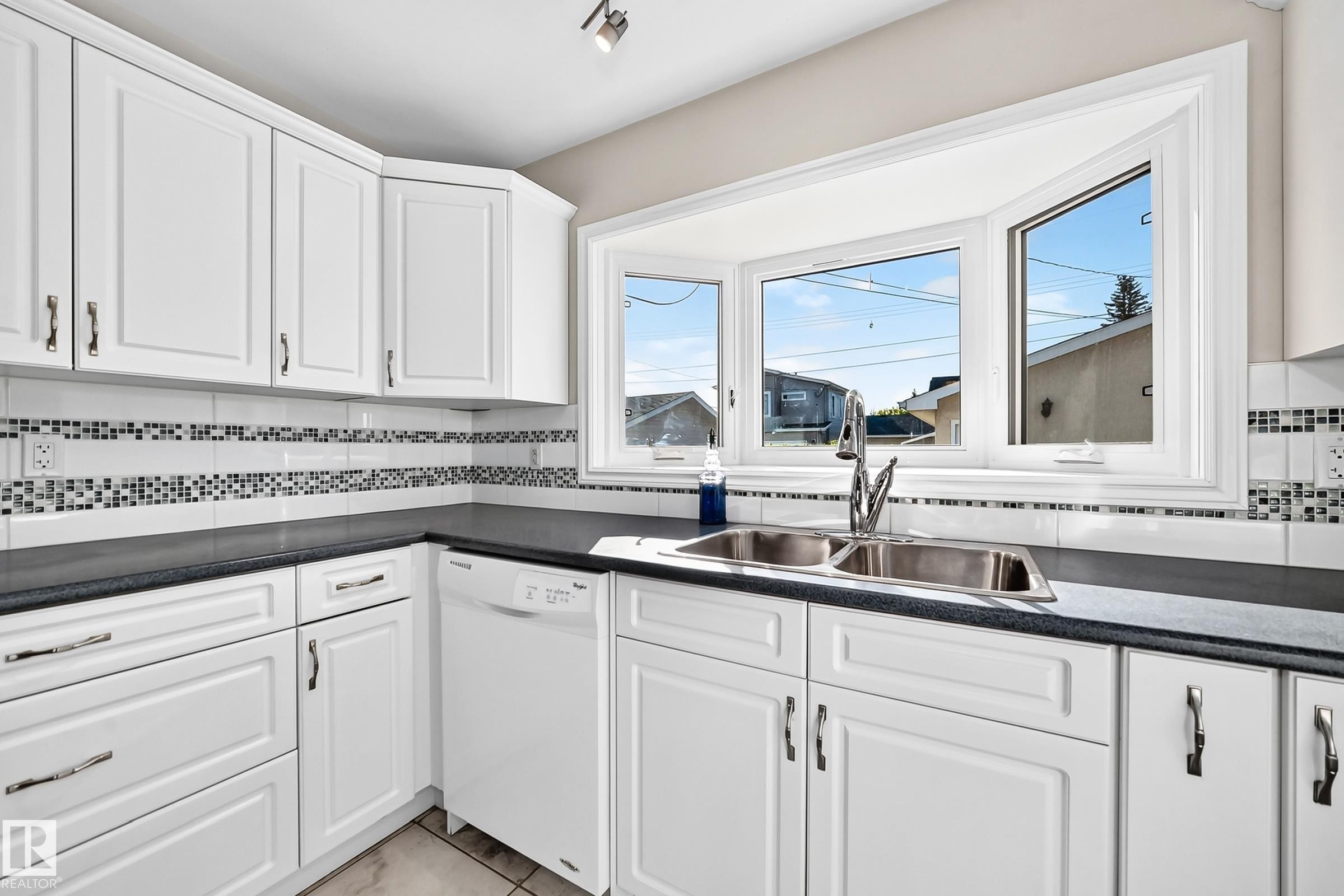 9828 164 Street Nw, Edmonton, AB