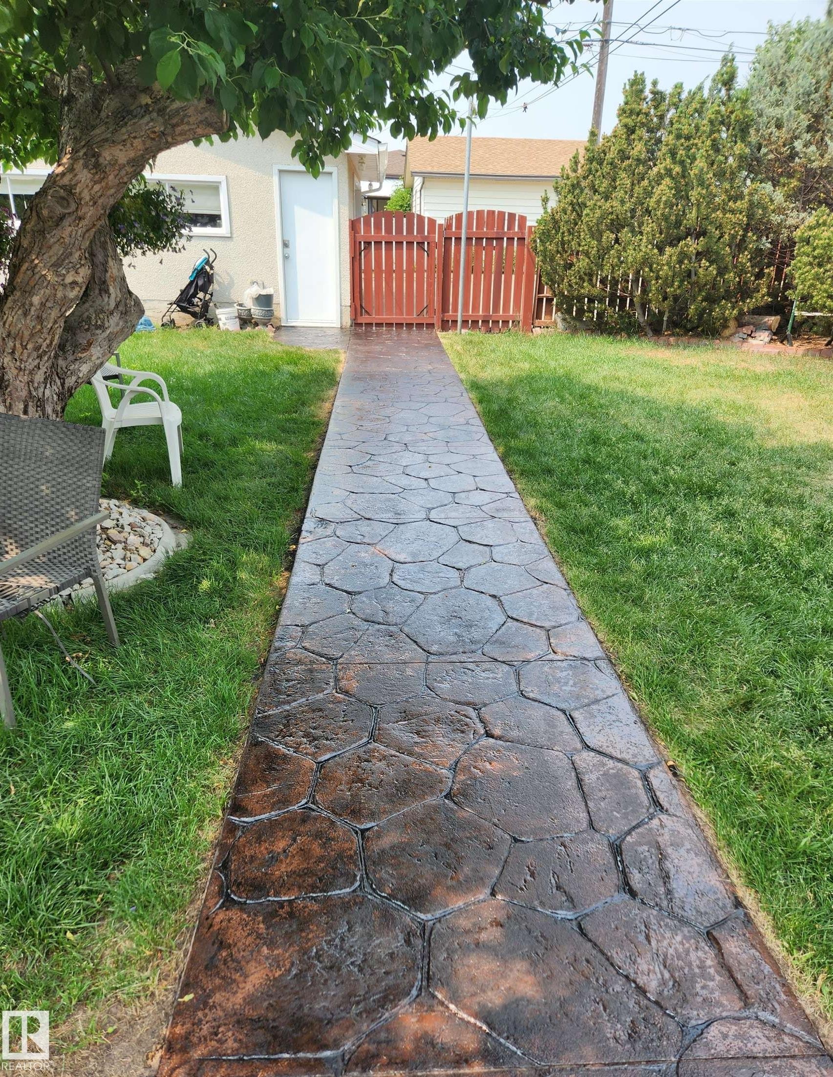 13304 73 Street Nw, Edmonton, AB