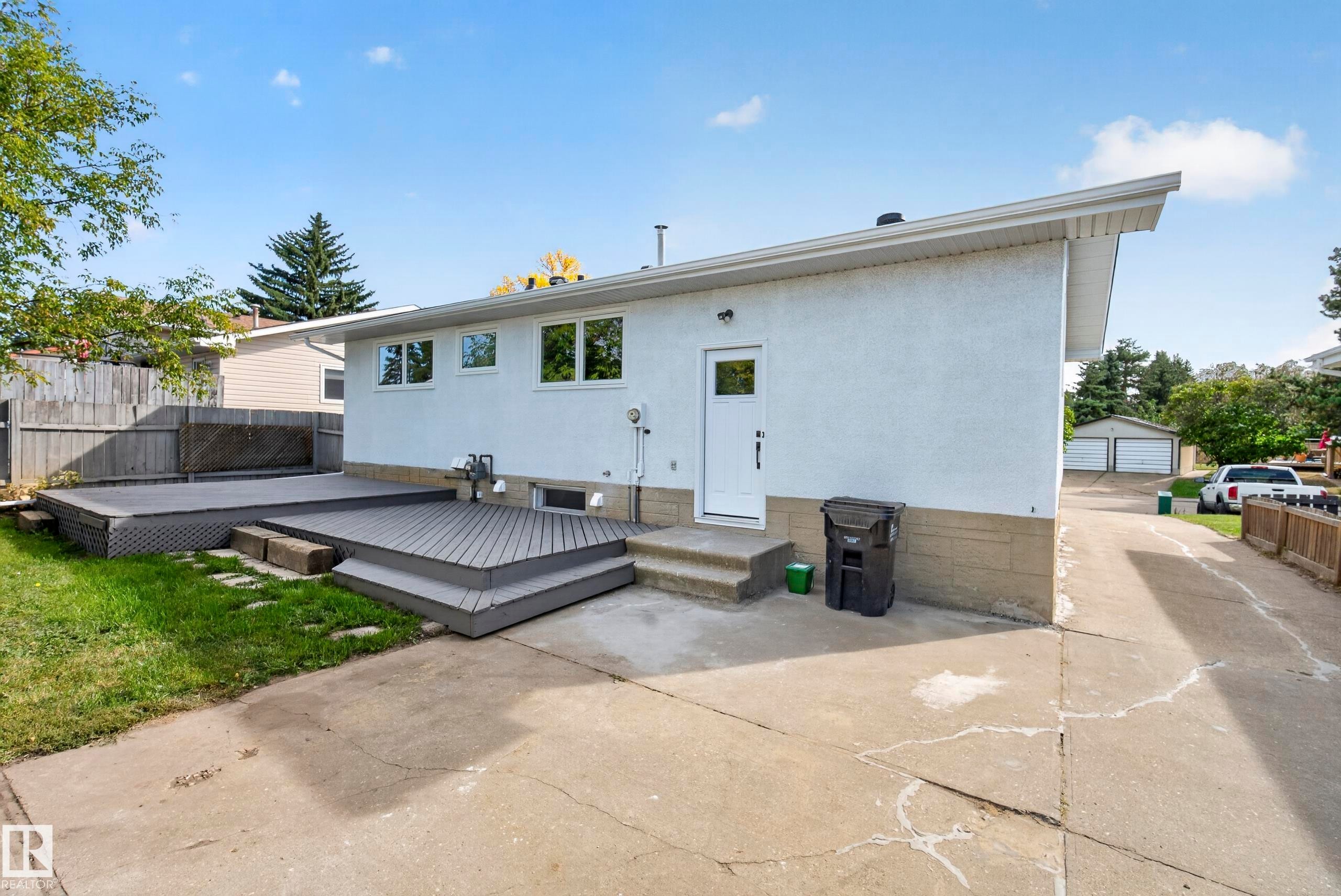 25 Milburn Crescent, Sherwood Park, AB