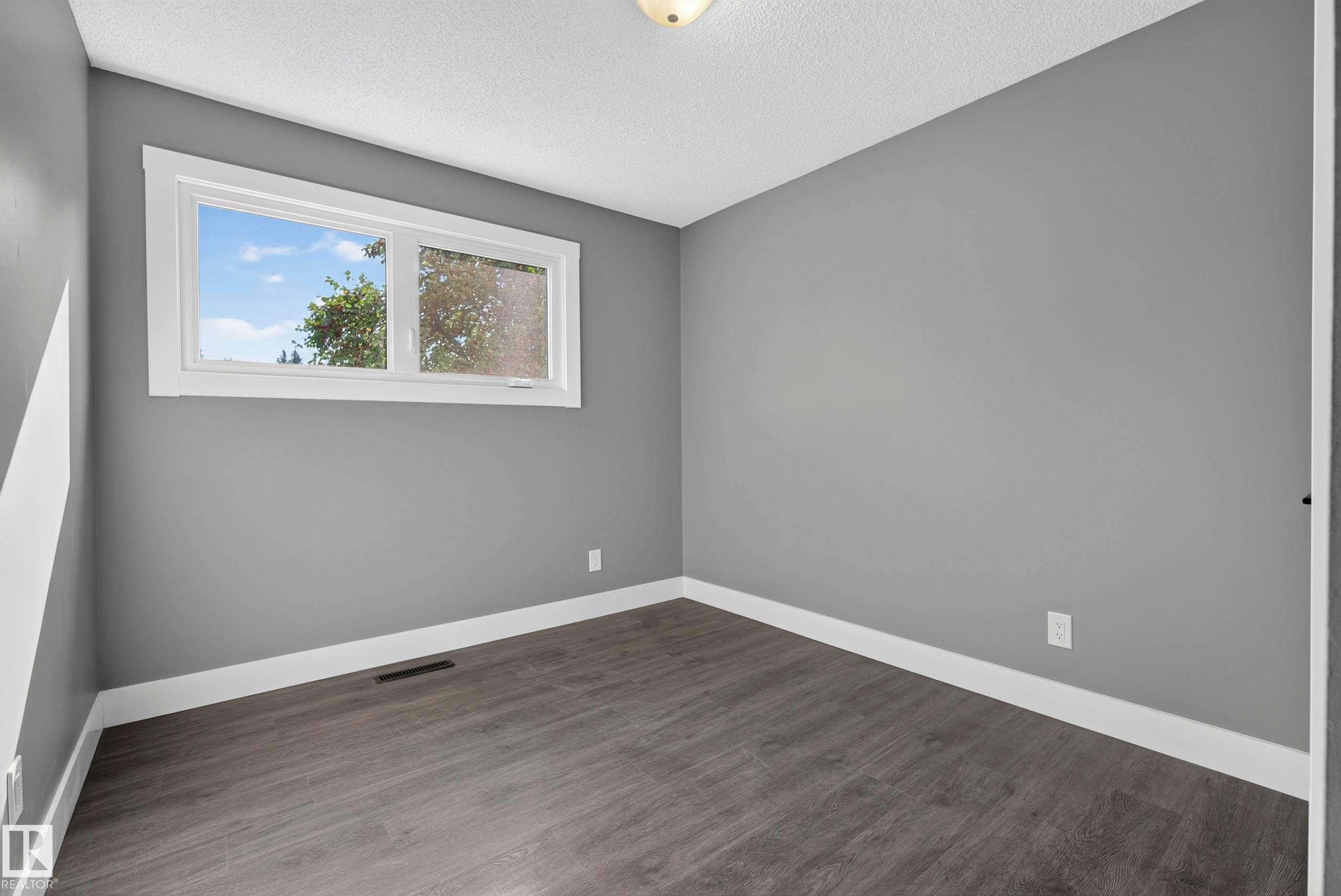25 Milburn Crescent, Sherwood Park, AB
