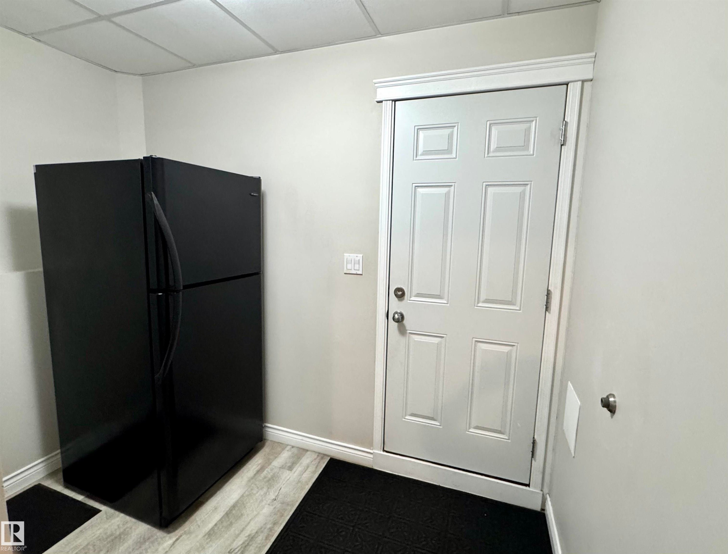 access to garage - #13 101 Jim Common Dr, Sherwood Park, AB