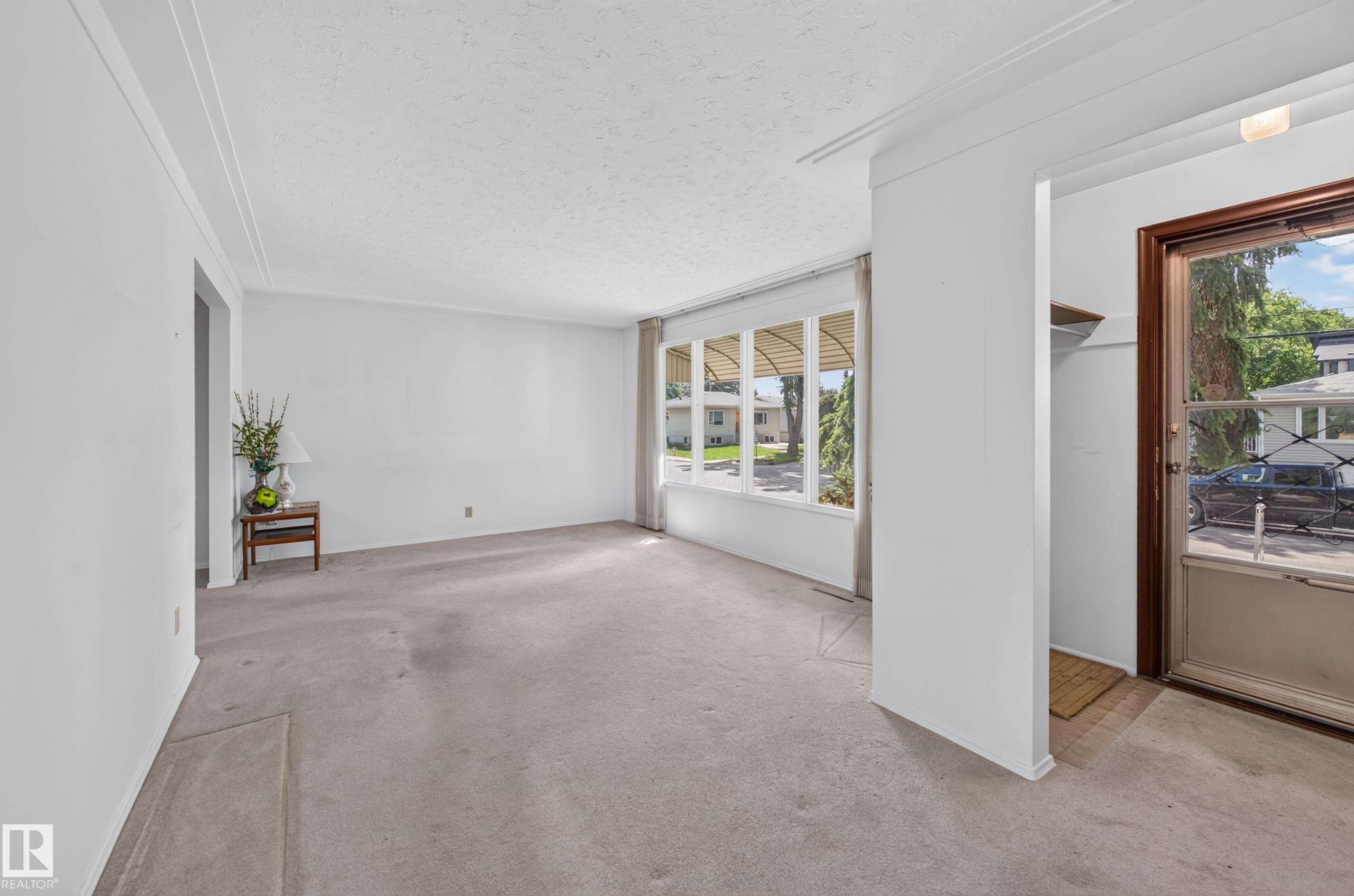 7704 104 Avenue Nw, Edmonton, AB