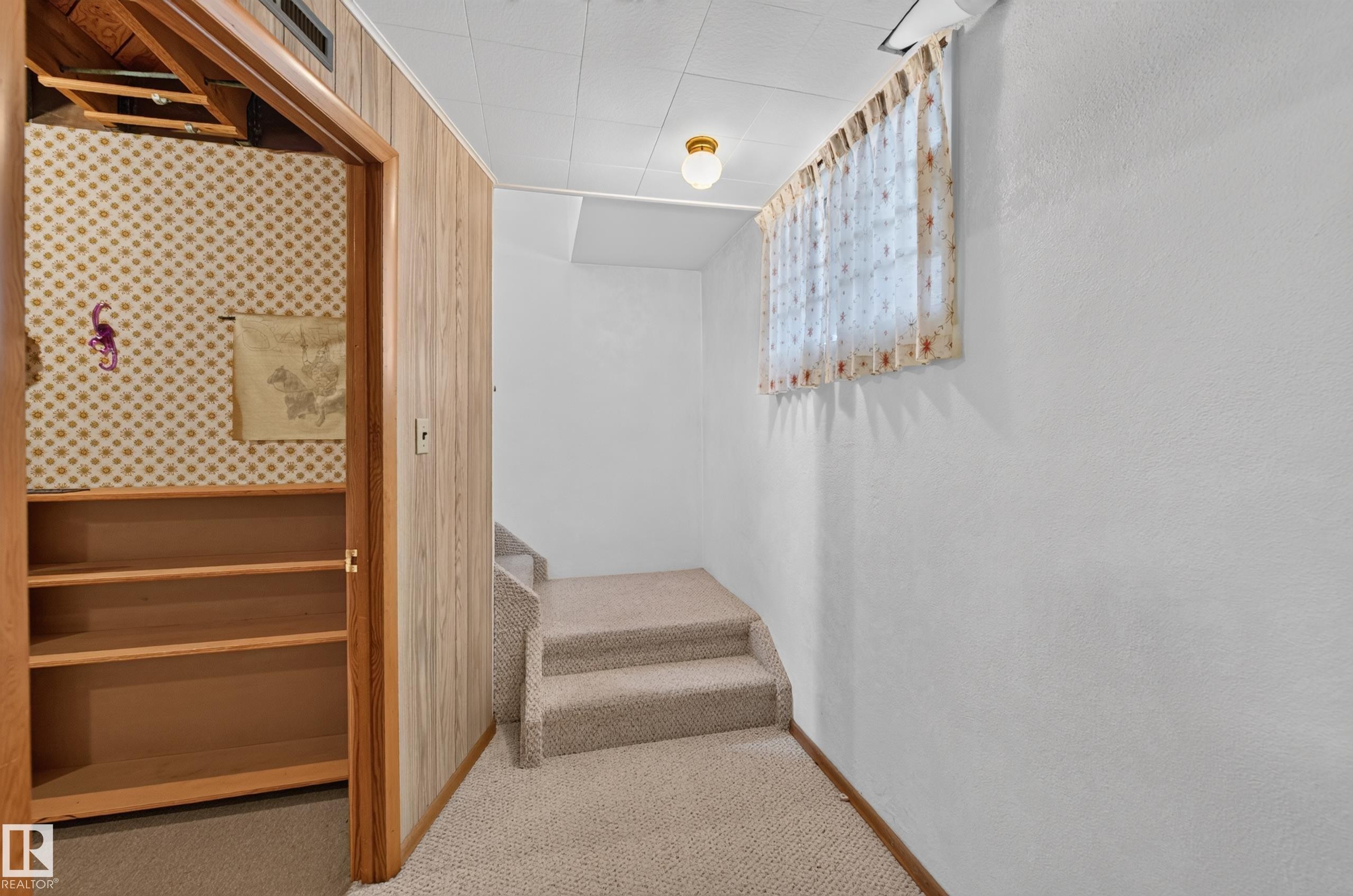 7704 104 Avenue Nw, Edmonton, AB