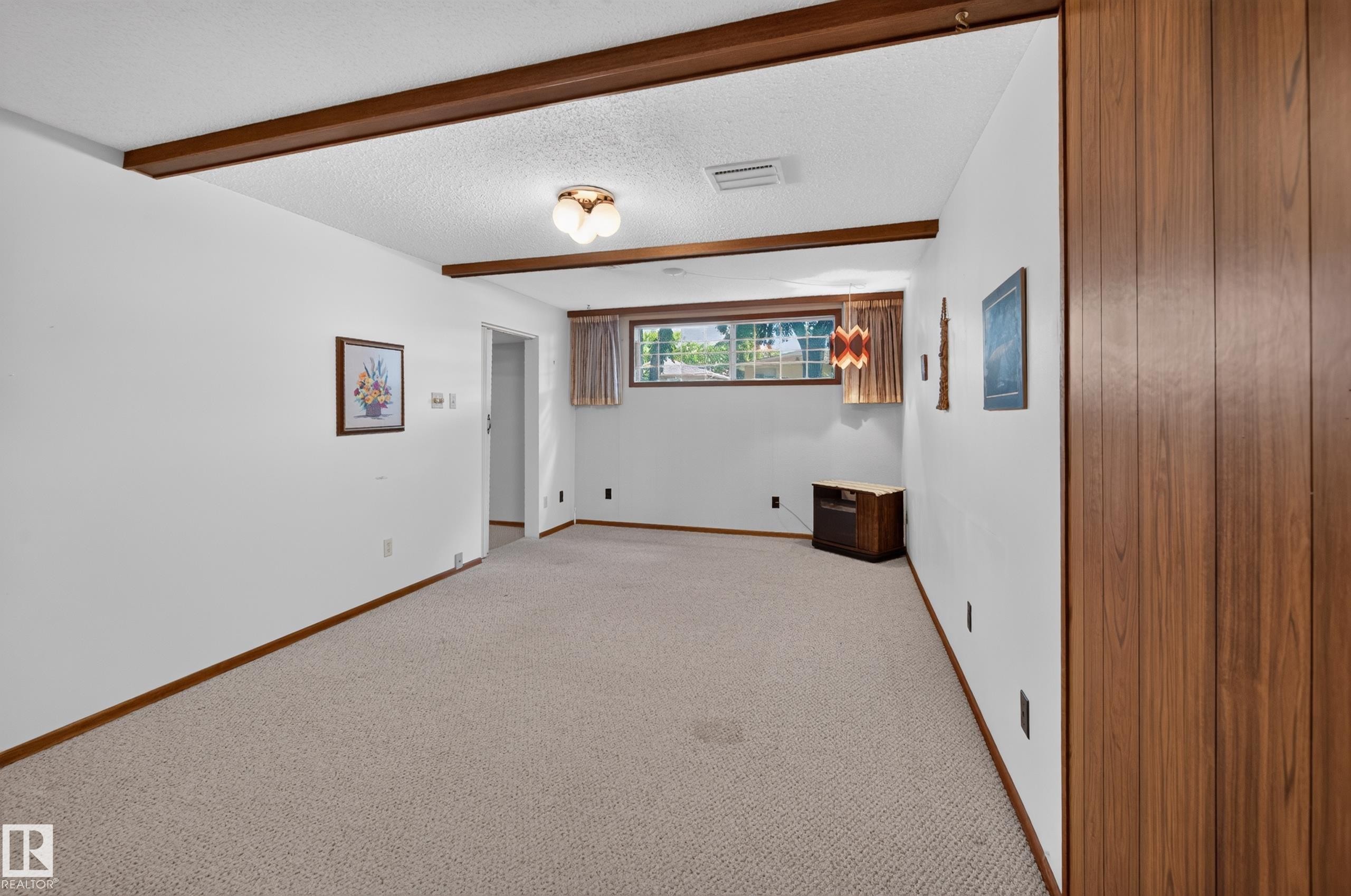 7704 104 Avenue Nw, Edmonton, AB