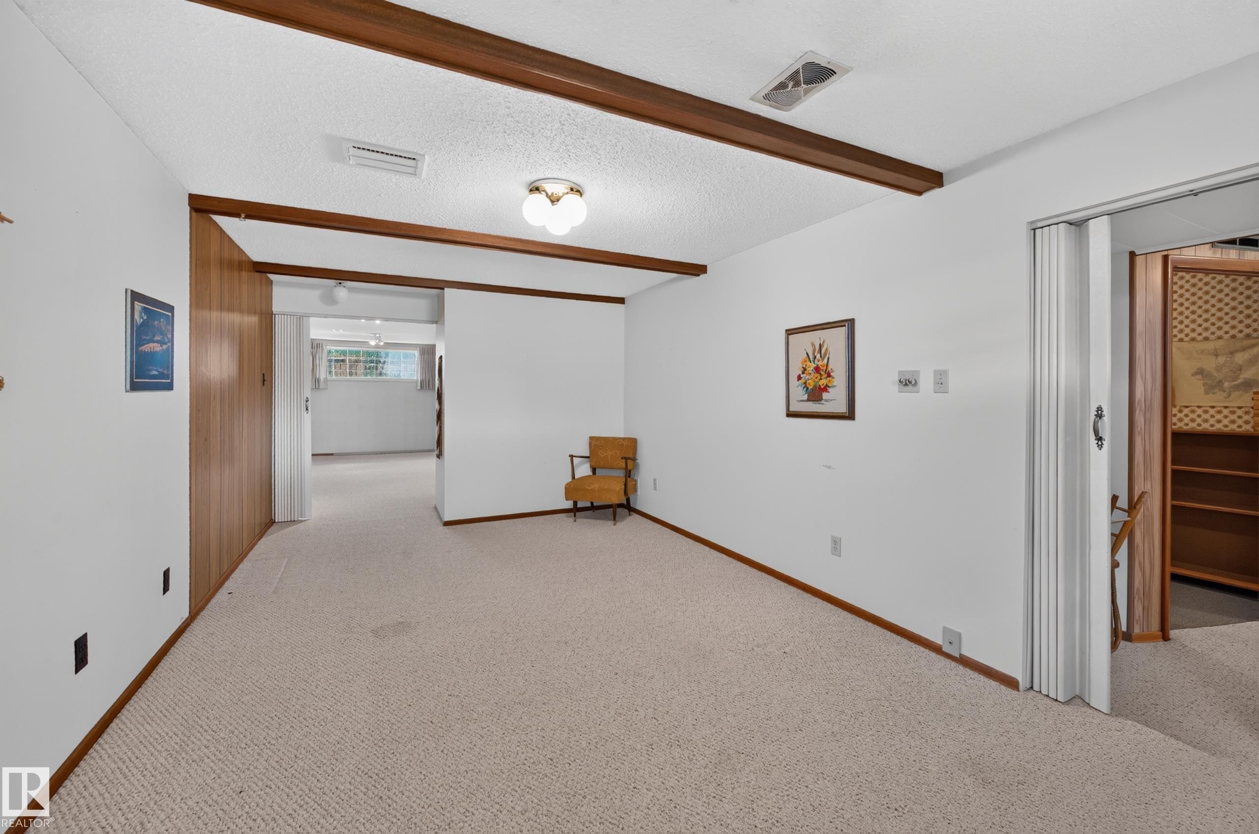 7704 104 Avenue Nw, Edmonton, AB