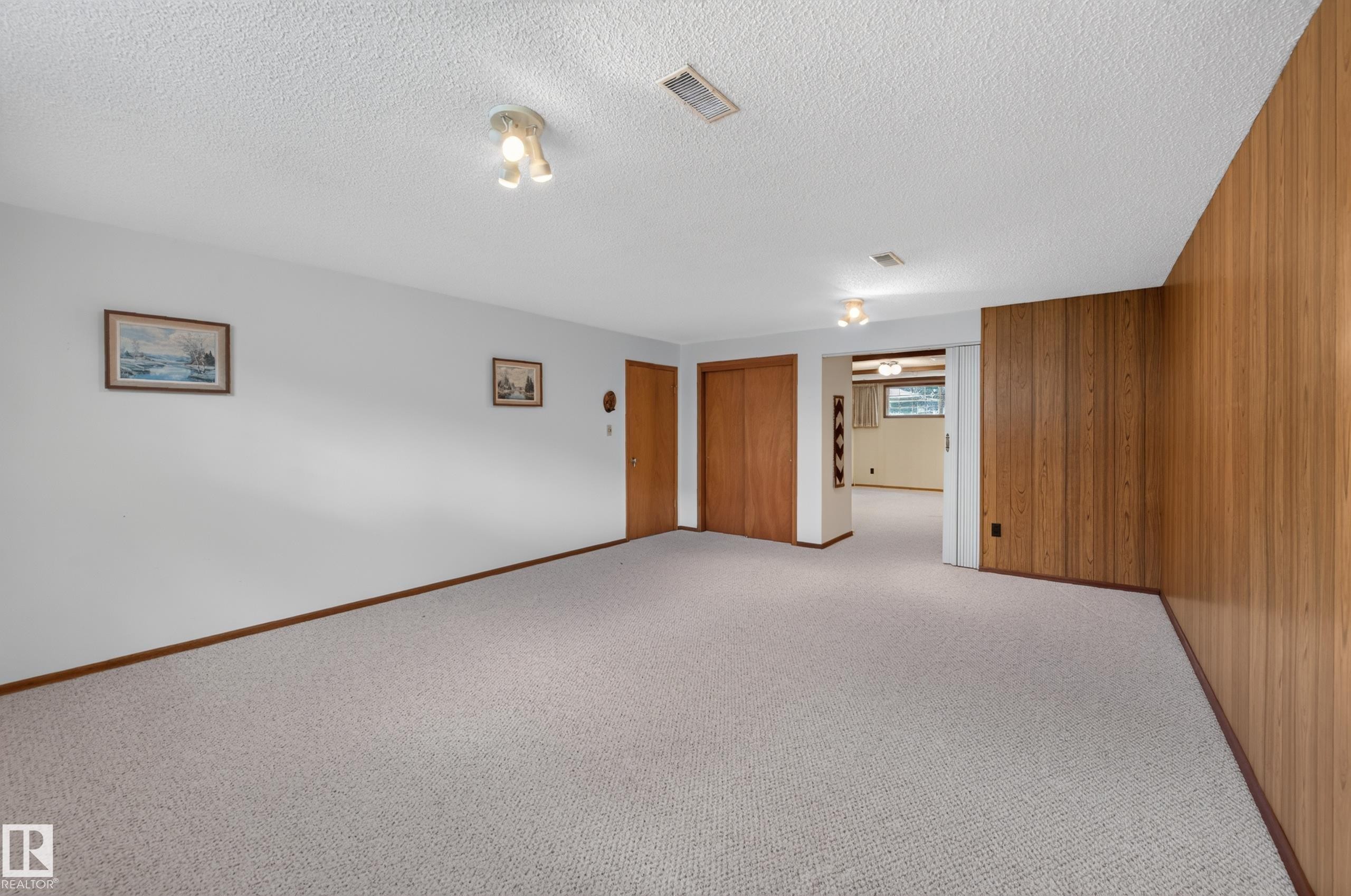 7704 104 Avenue Nw, Edmonton, AB