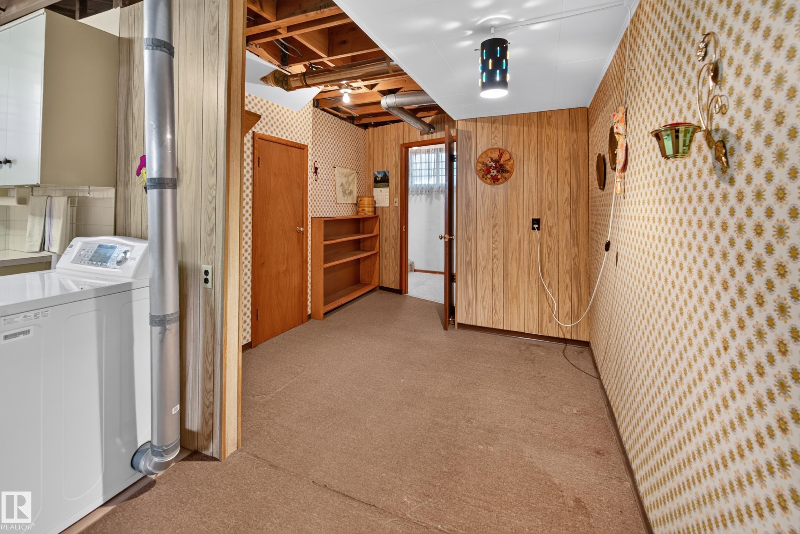 7704 104 Avenue Nw, Edmonton, AB