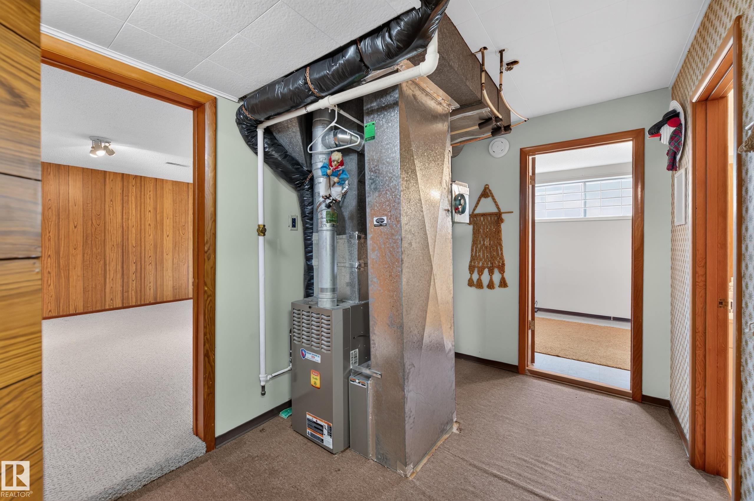 7704 104 Avenue Nw, Edmonton, AB
