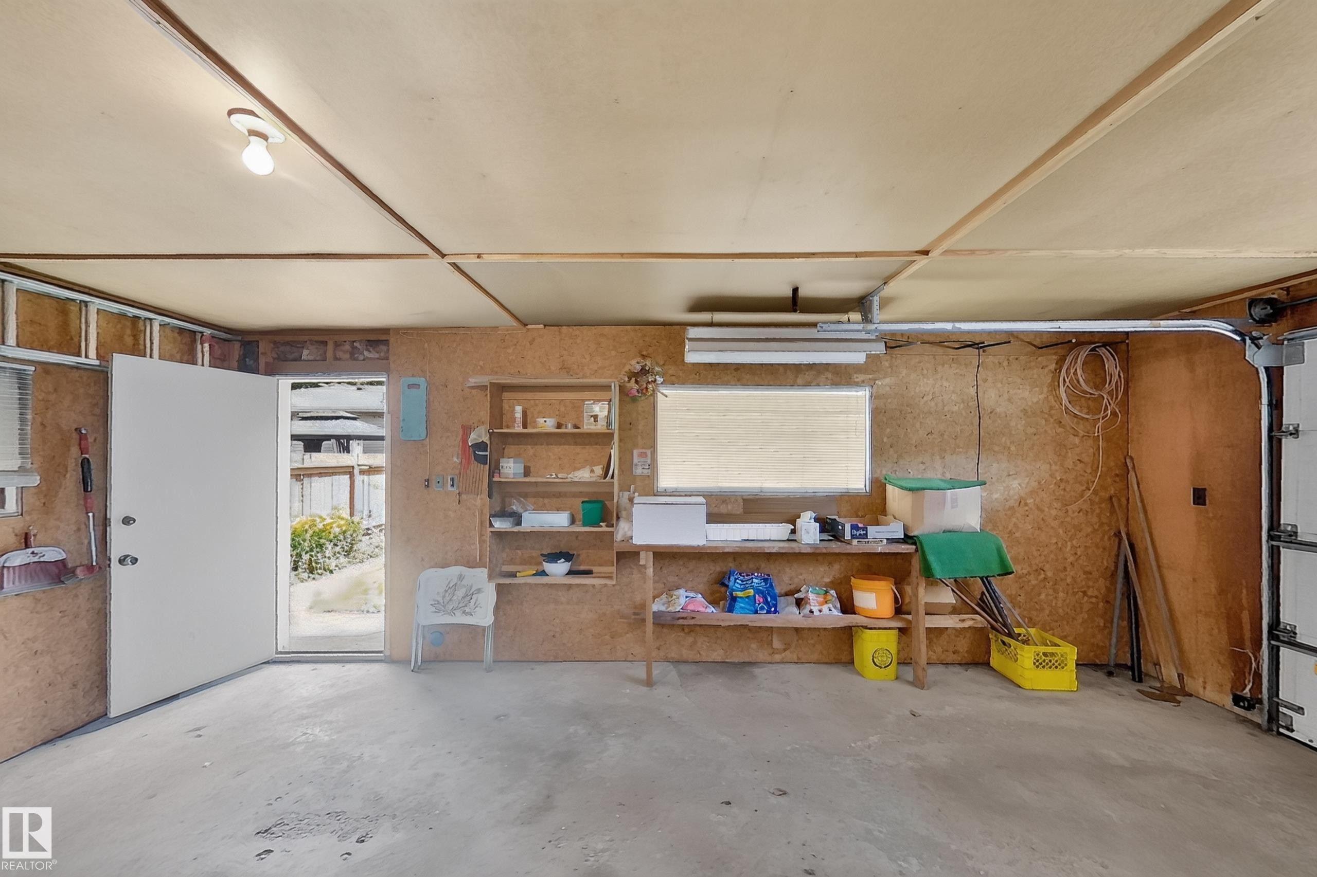 7704 104 Avenue Nw, Edmonton, AB