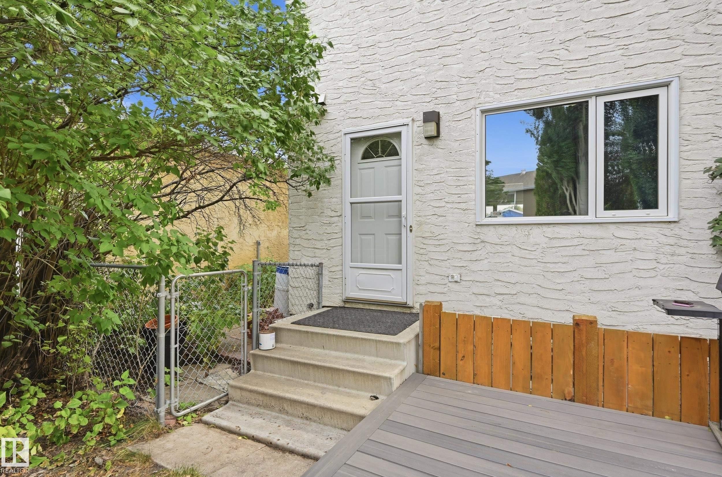 3220 44A Street Nw, Edmonton, AB