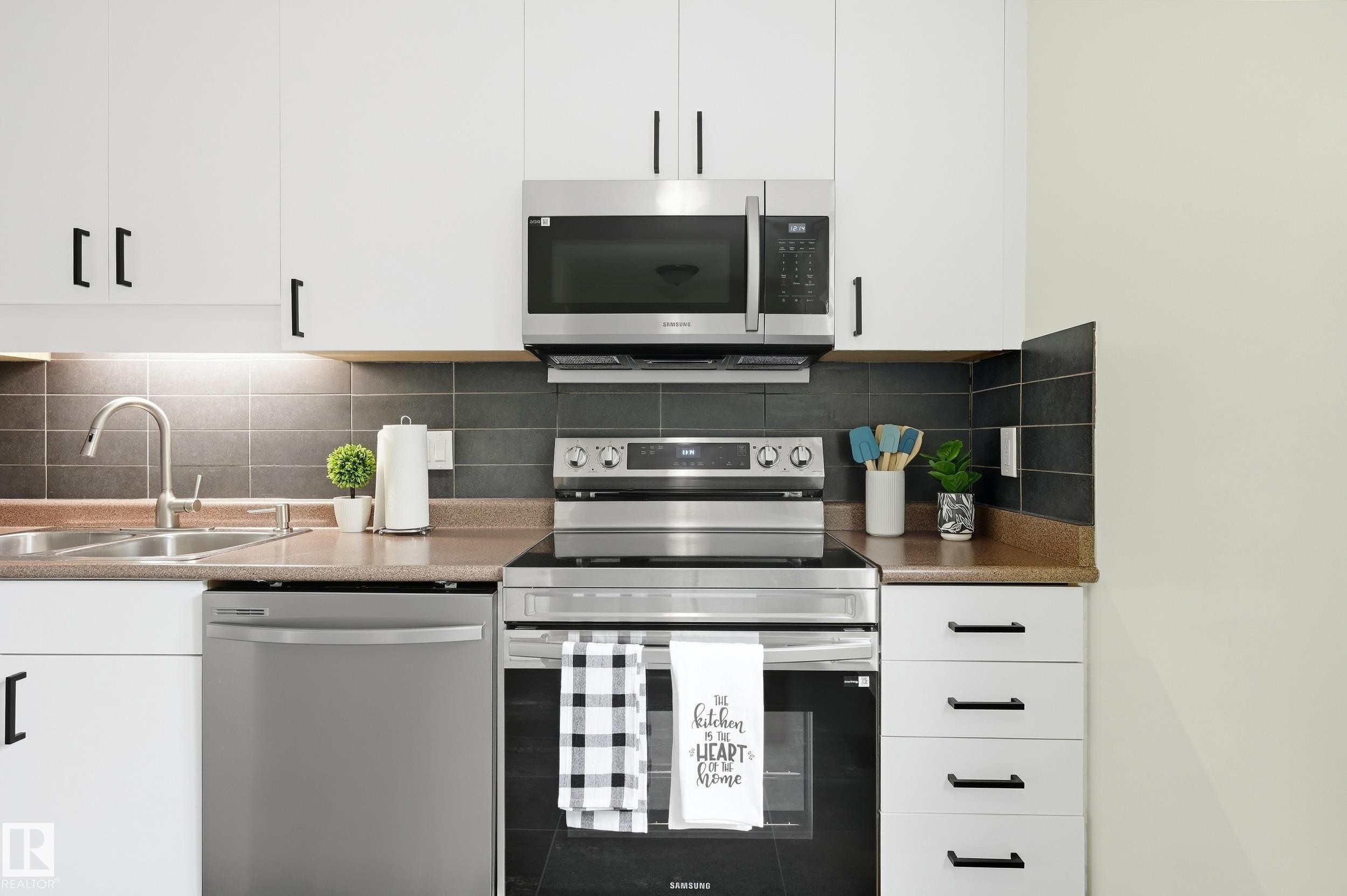 3220 44A Street Nw, Edmonton, AB