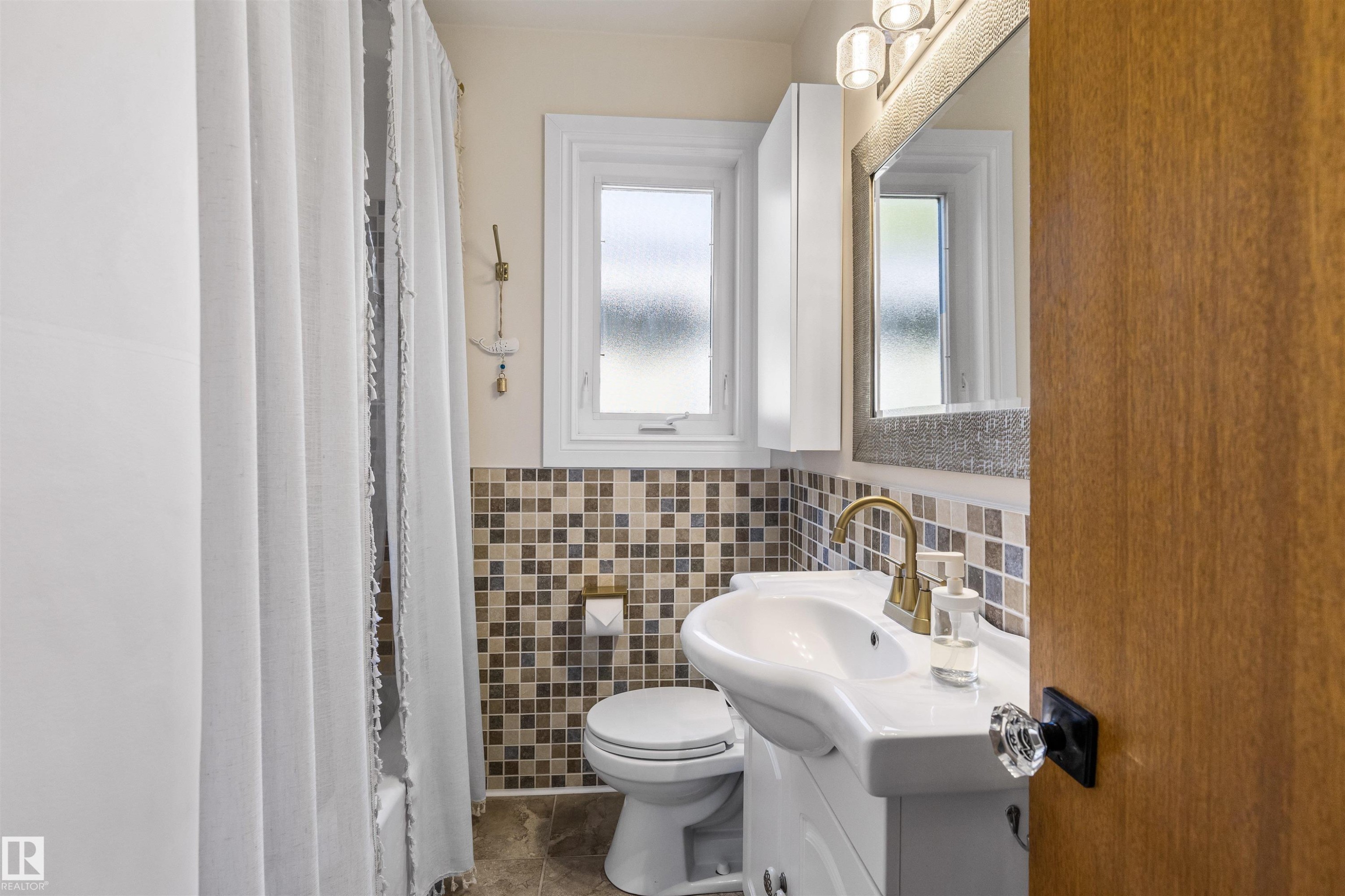 9715 71 Avenue Nw, Edmonton, AB