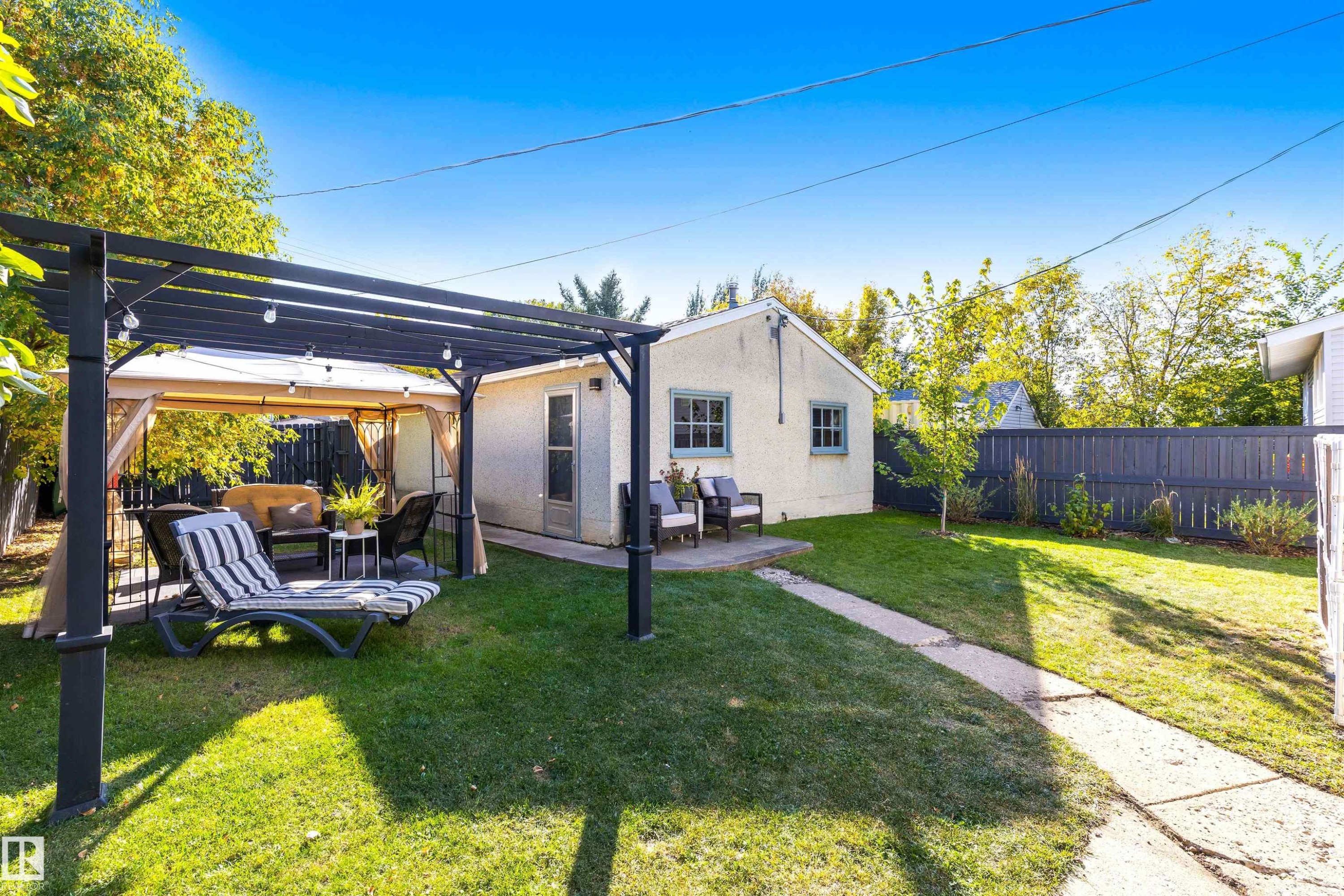9715 71 Avenue Nw, Edmonton, AB