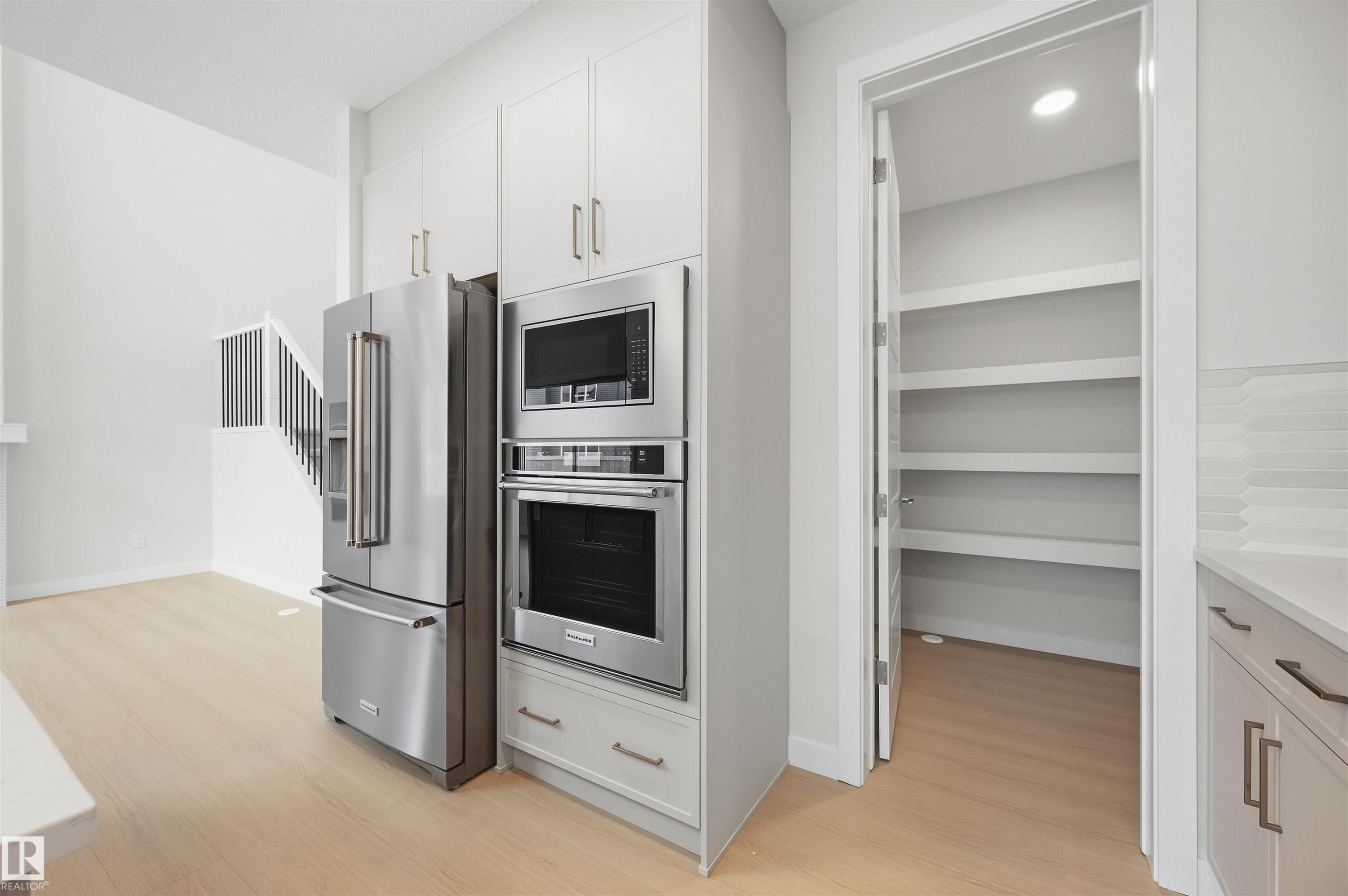 19004 20 Avenue Nw, Edmonton, AB