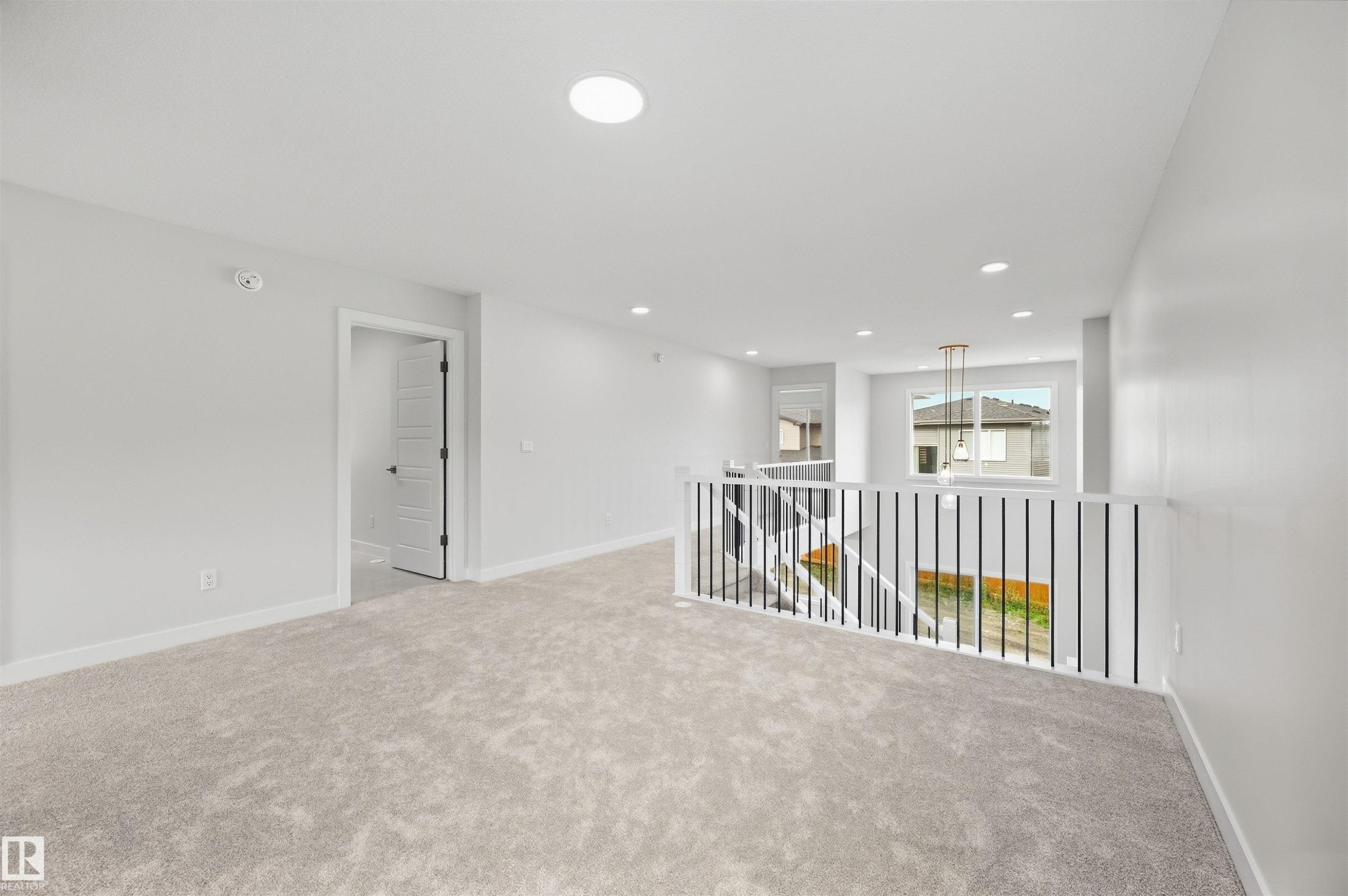 19004 20 Avenue Nw, Edmonton, AB