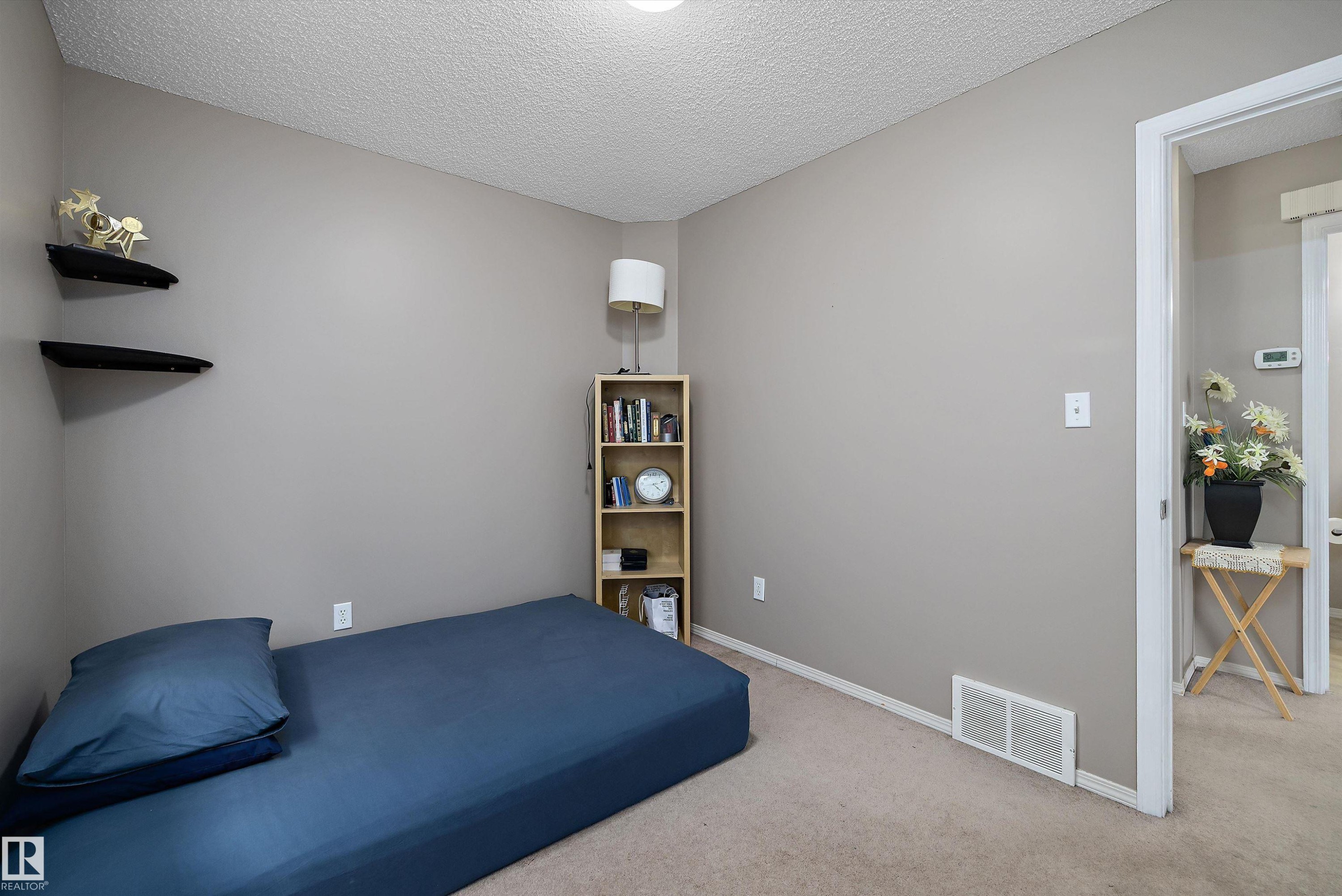 Wall-to-wall carpeting and neutral wall tones - 3114 32 Avenue Nw, Edmonton, AB